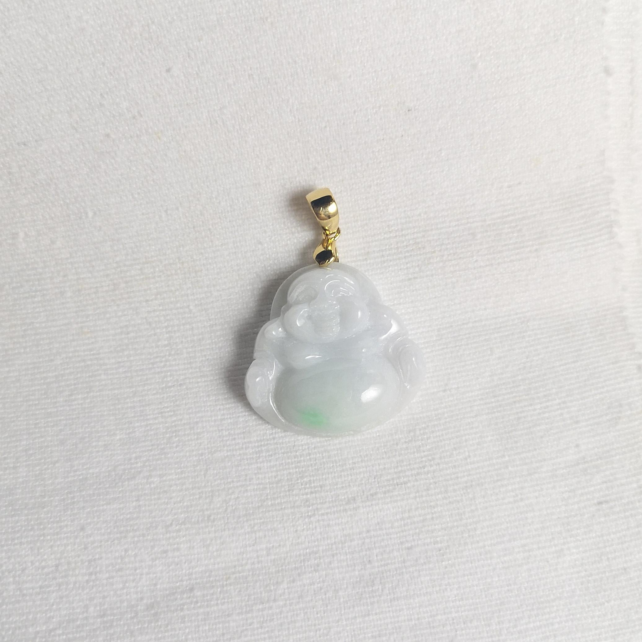 Contemporaneo Ciondolo di giada Happy Buddha con montatura in oro 14K in vendita