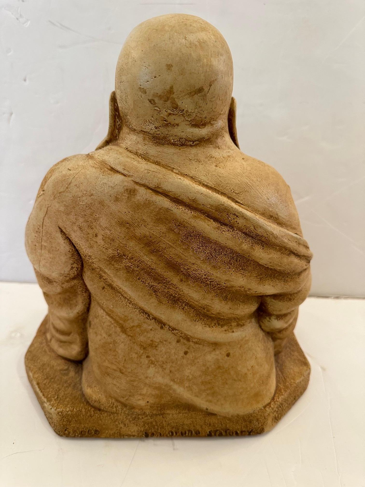 Sculpture de Bouddha en pierre moulée Happy en vente 4