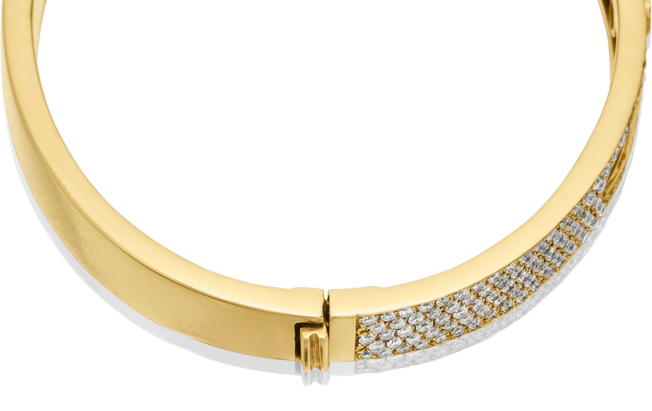 'Yessayan' Designer Moving Diamond Bangle in 18ct Yellow Gold For Sale 2