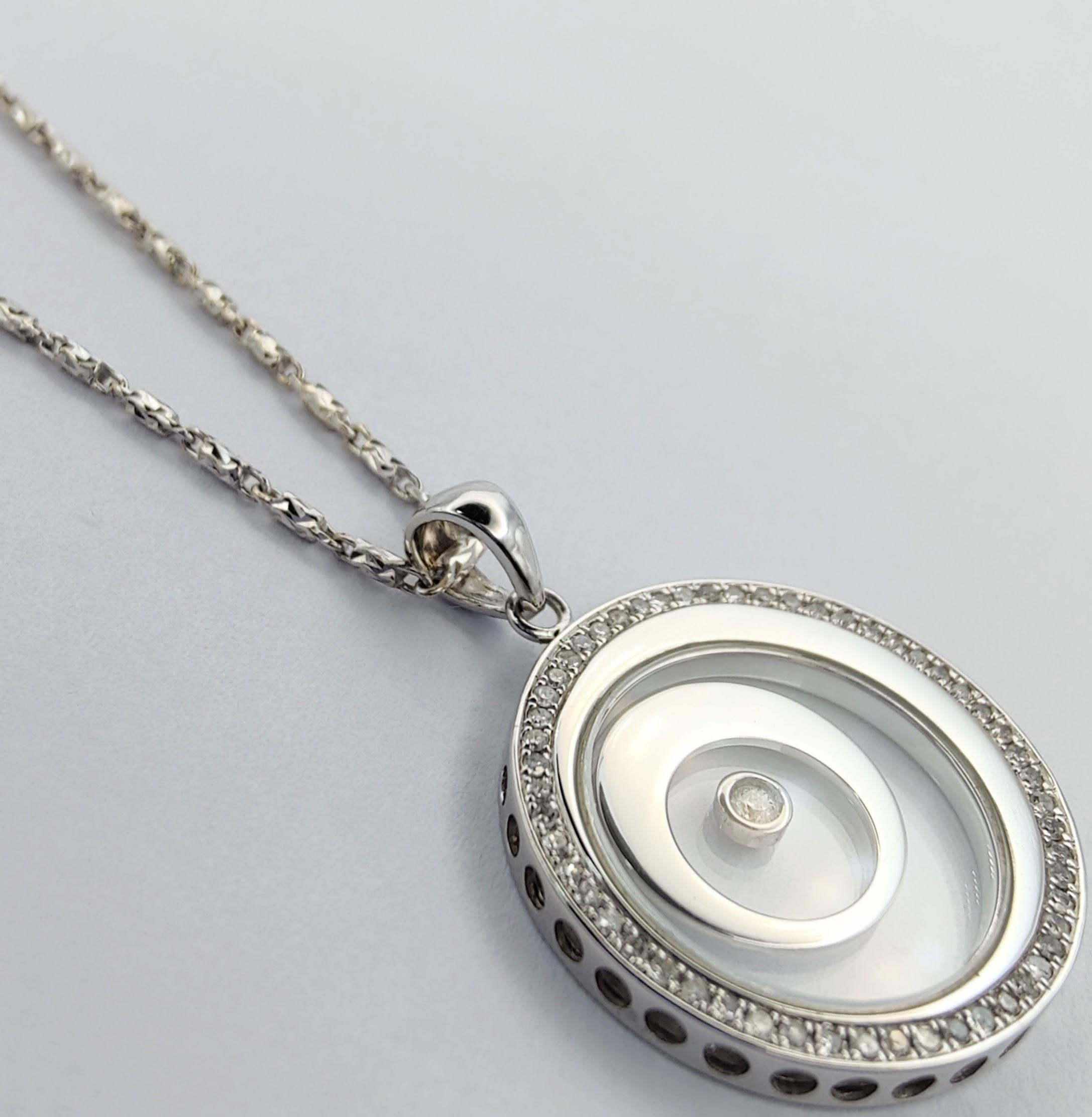 Happy Diamonds Eccentric Circles Necklace Pendant in 18K White Gold In New Condition For Sale In Wan Chai District, HK
