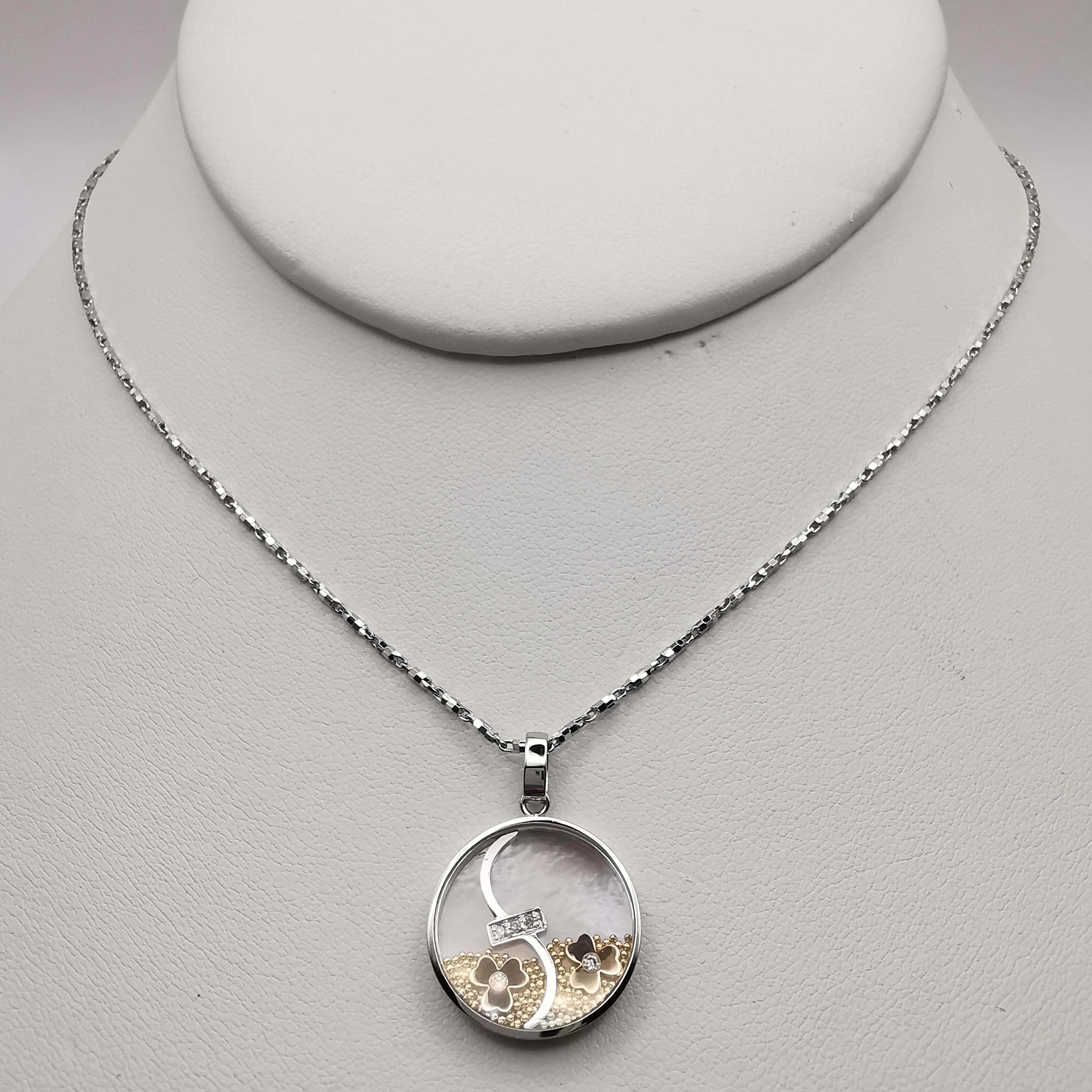 Happy Diamonds Flowers Necklace Pendant in 18K White, Yellow & Rose Gold For Sale 2