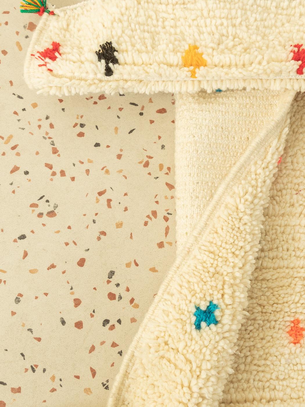 Laine Tapis berbère Happy Dots en soie de Maroc crème nouée à la main en vente