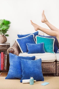 Happy Frame Blauer Samt mit weißem Rahmen und weißem Rahmen