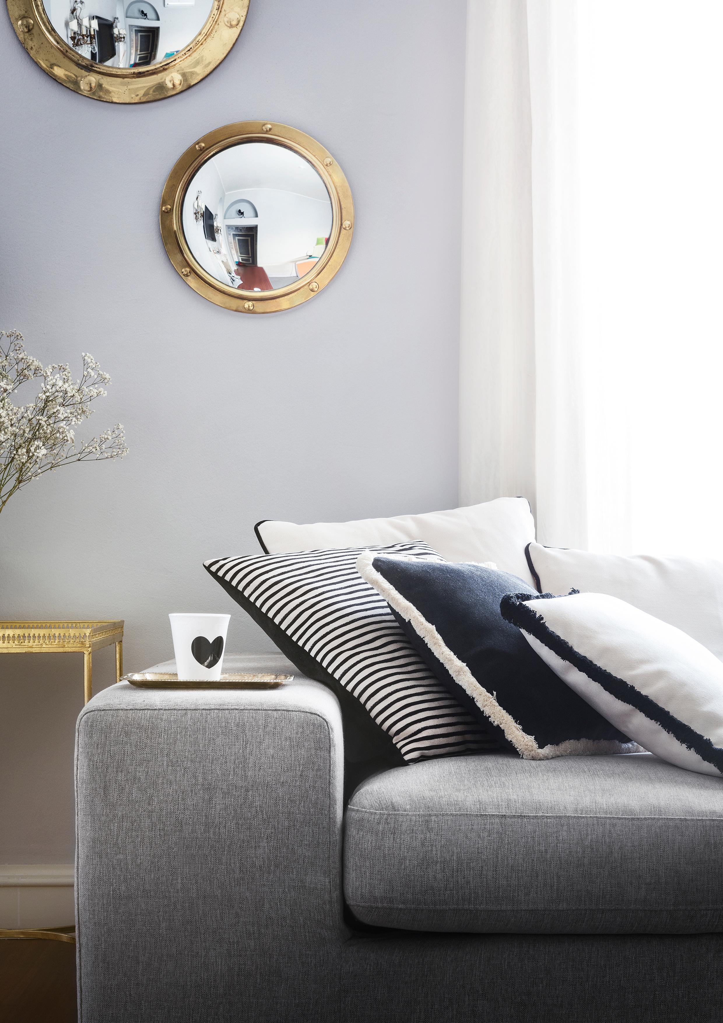 Happy Frame Weißer Samt mit schwarzem Rahmen (Moderne) im Angebot