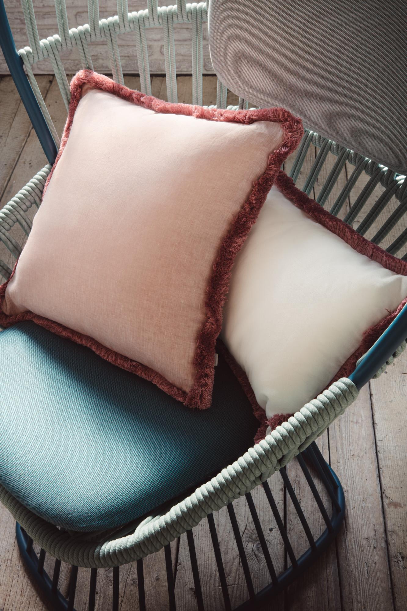 Happy Linen Pillow Striped White Light Pink with Light Pink Fringes In New Condition For Sale In Carimate, Lombardia