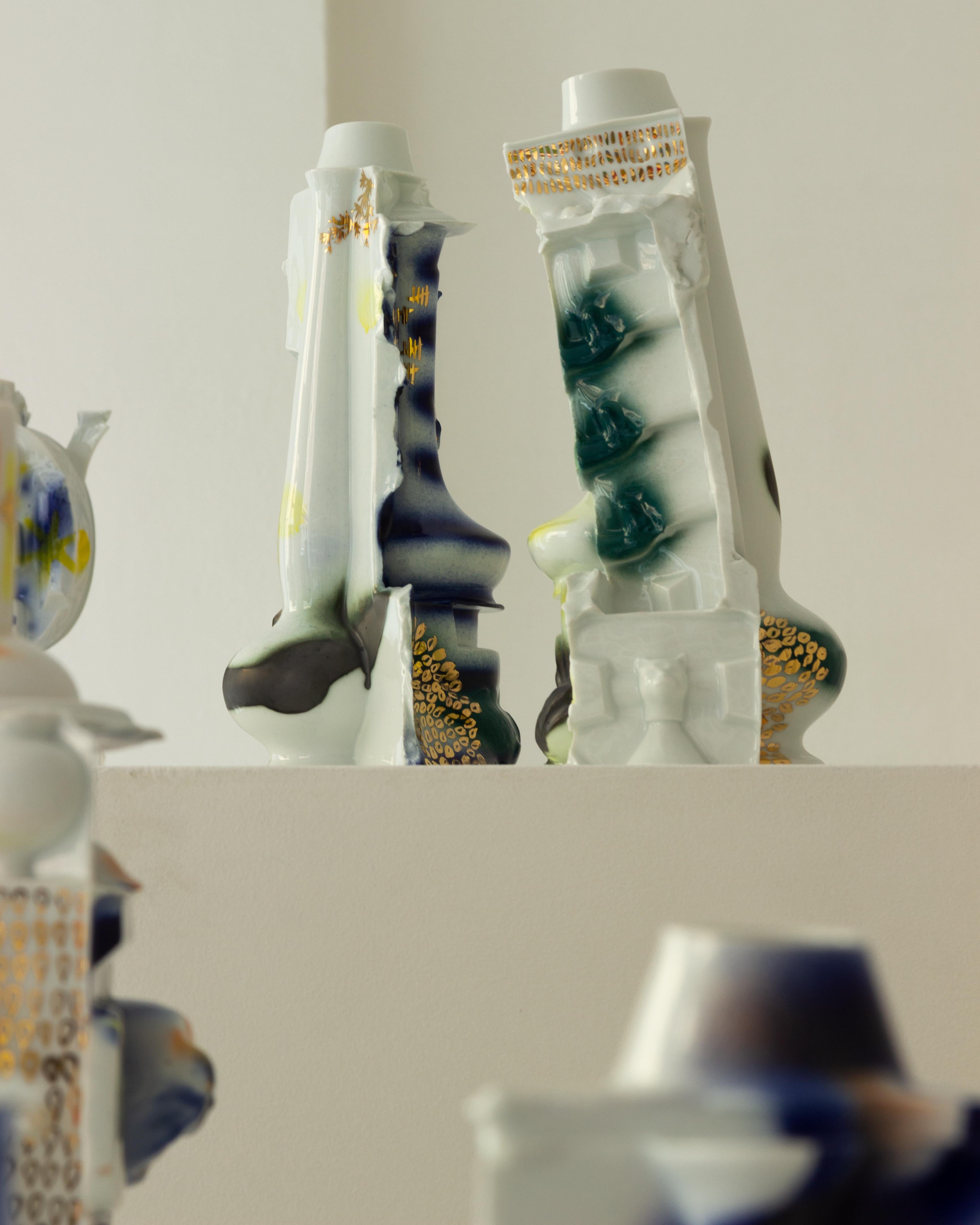 Vase « Happy lovers » décoré en porcelaine émaillée, série de 2 en vente 7