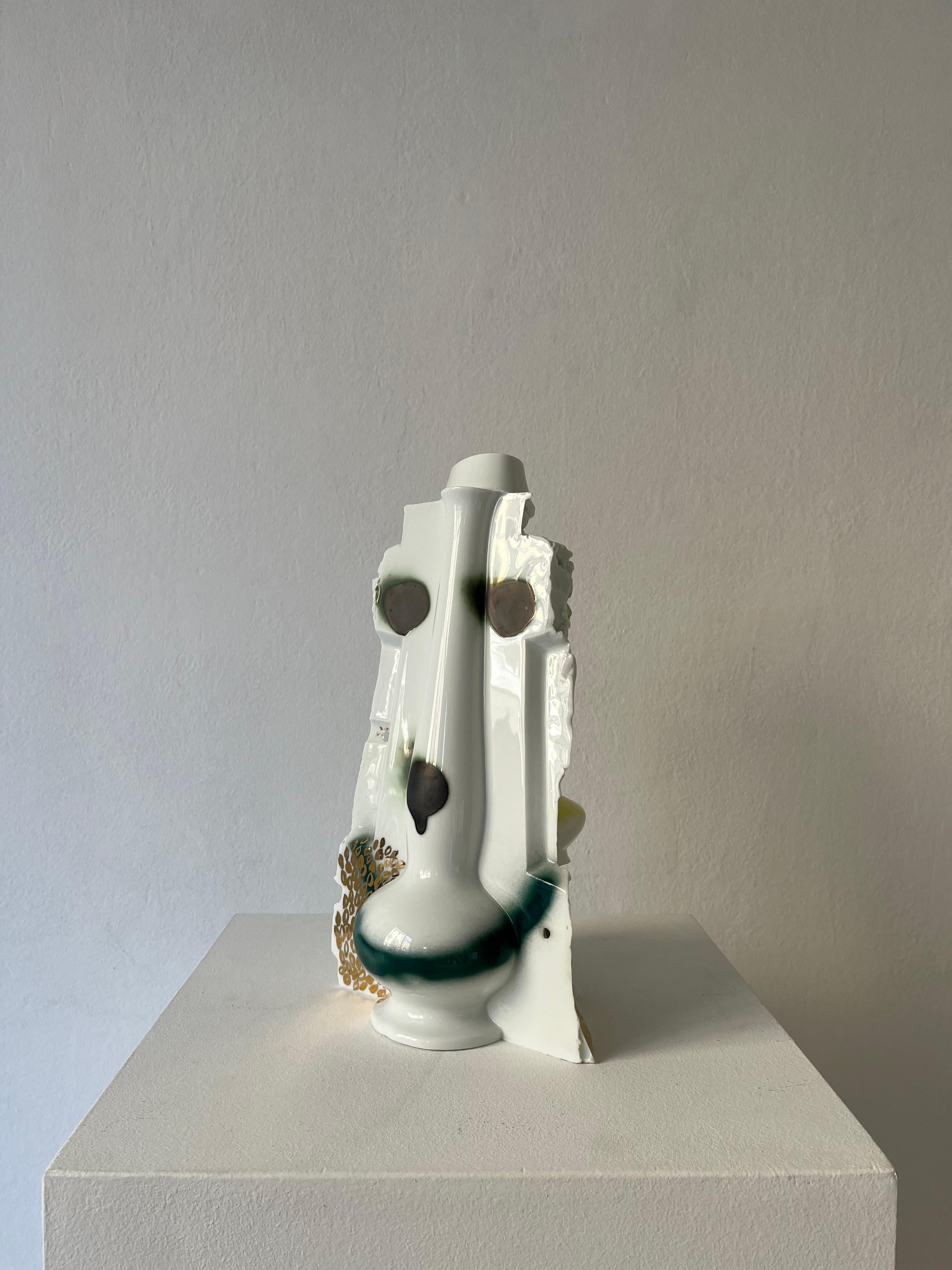 XXIe siècle et contemporain Vase « Happy lovers » décoré en porcelaine émaillée, série de 2 en vente