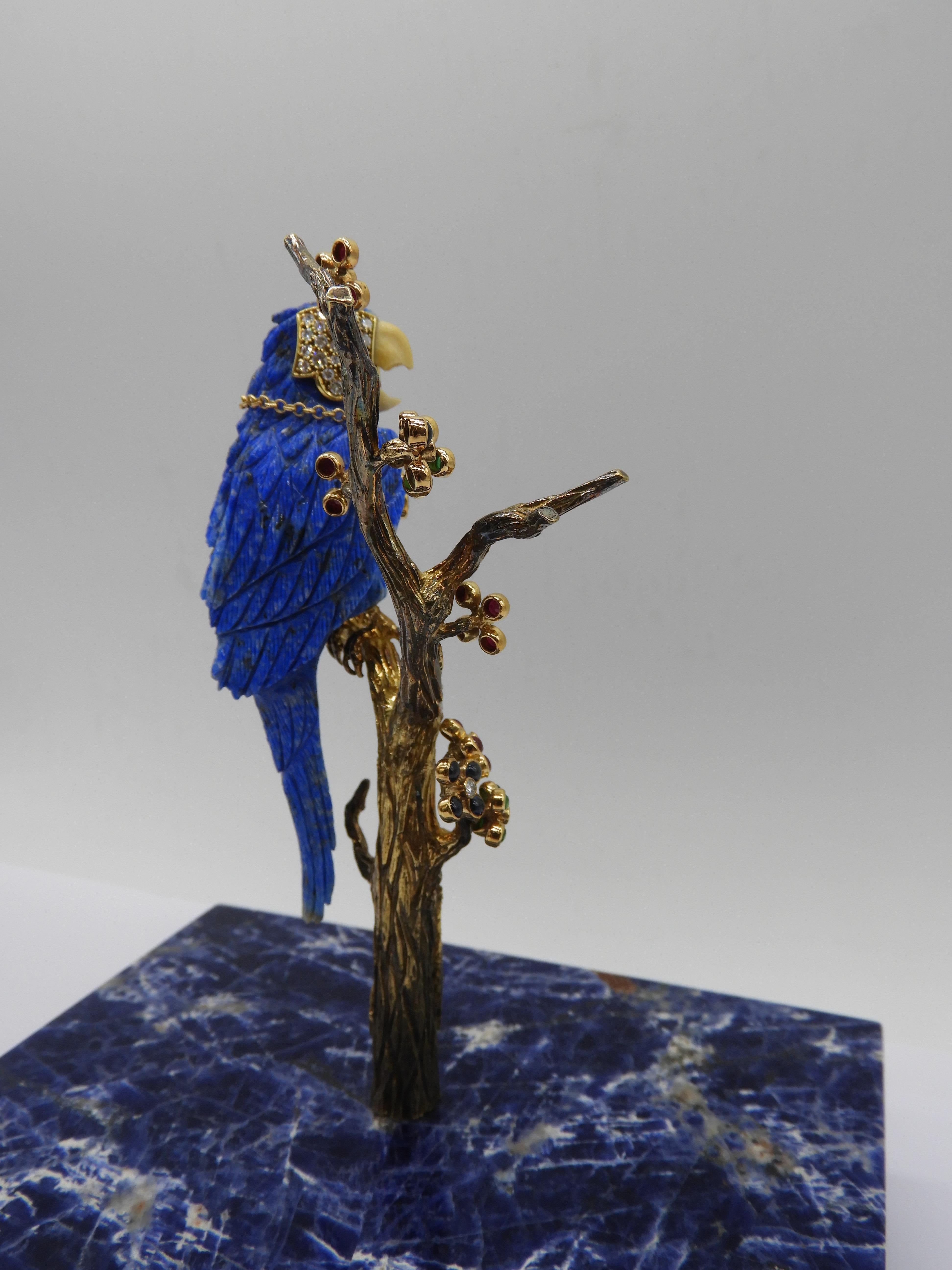Women's or Men's Happy Macaw 18 Karat Gold, Diamonds and Lapis Lazuli Figurine Sculpture For Sale