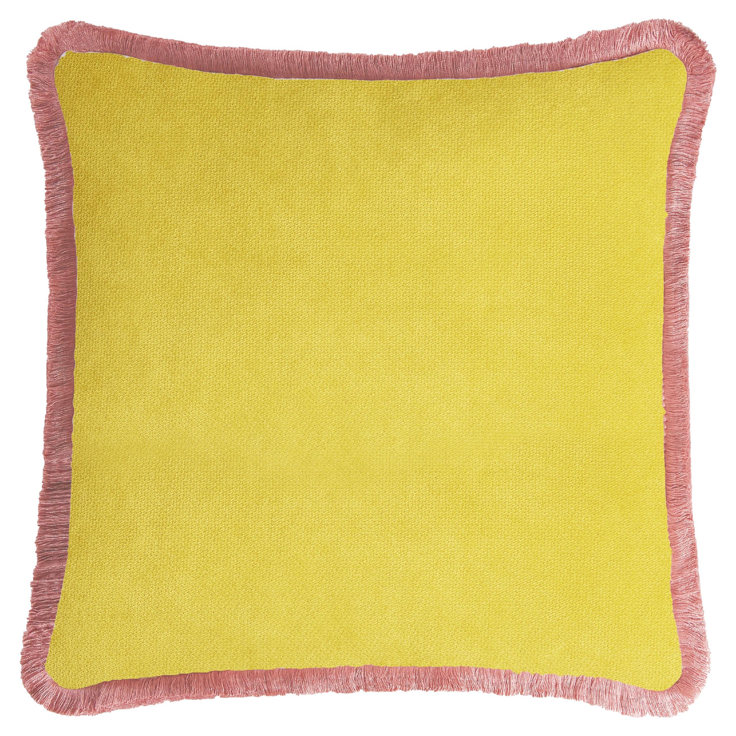 Happy Pillow 40 en velours jaune avec franges roses en vente
