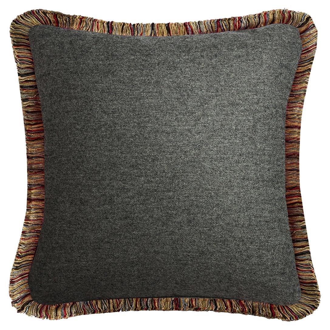 Happy Pillow MONGOLIA Coussin en laine gris avec franges multicolores