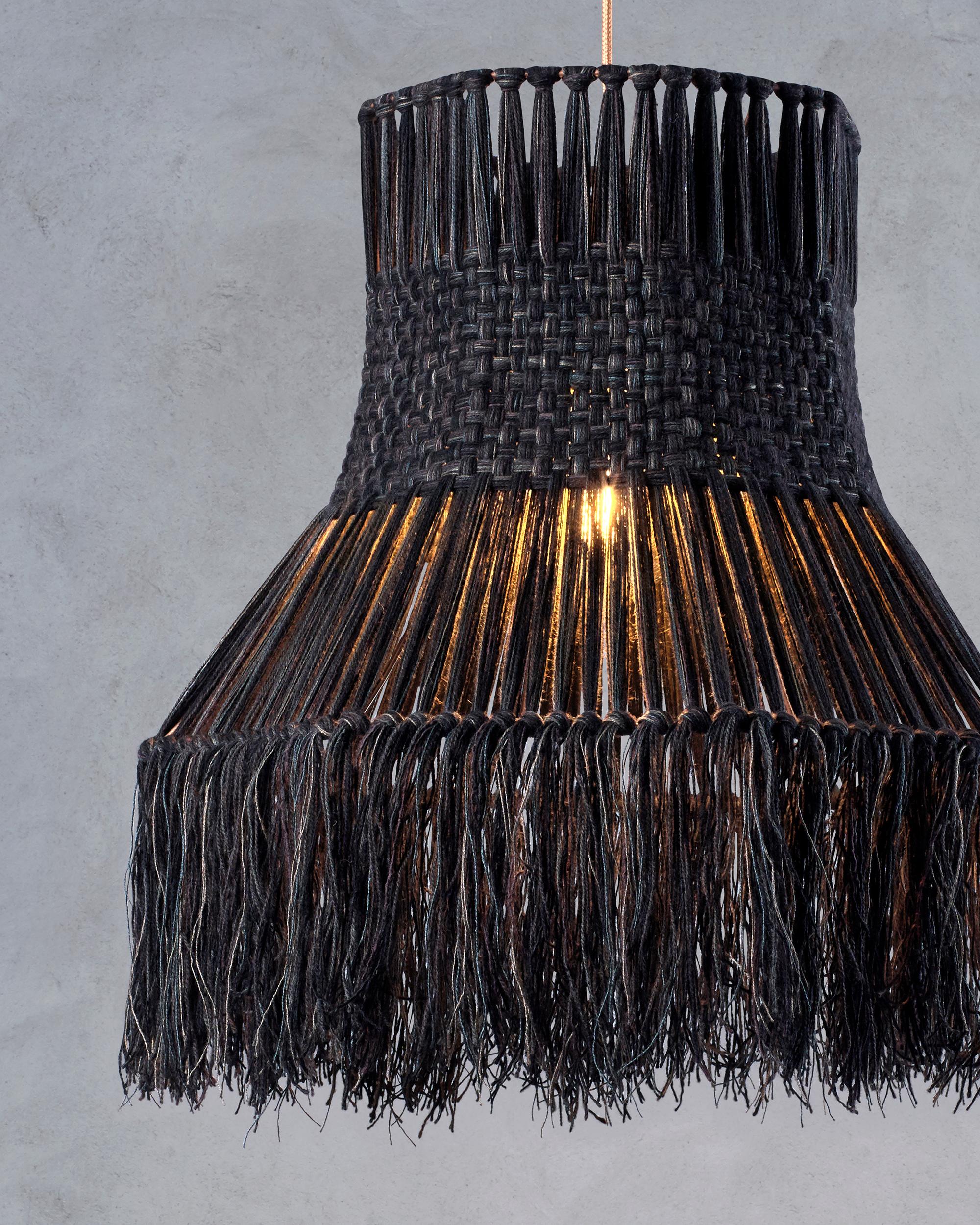 Postmoderno Lampada a sospensione Happy Waste nera di SKRYTA in vendita