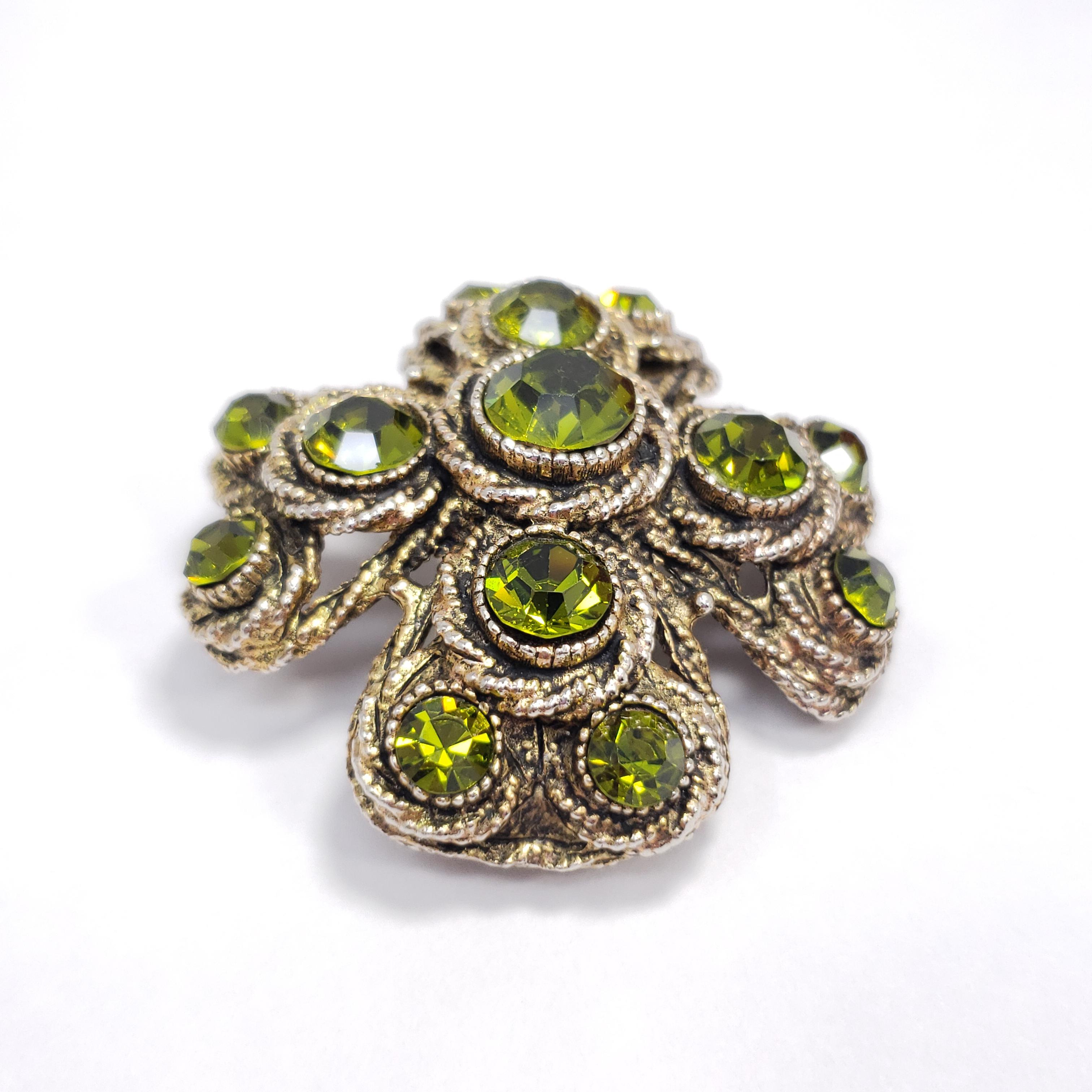 An exquisite brooch from the mysterious Hargo Creations company, active in New York during the 1950s. Features an accented Maltese cross design, decorated with round-cut peridot crystals. Perfect to wear or as a rare vintage collection piece.

Marks