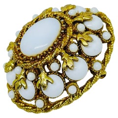HAR signée vintage ton or cabochons en verre de lait blanc broche designer