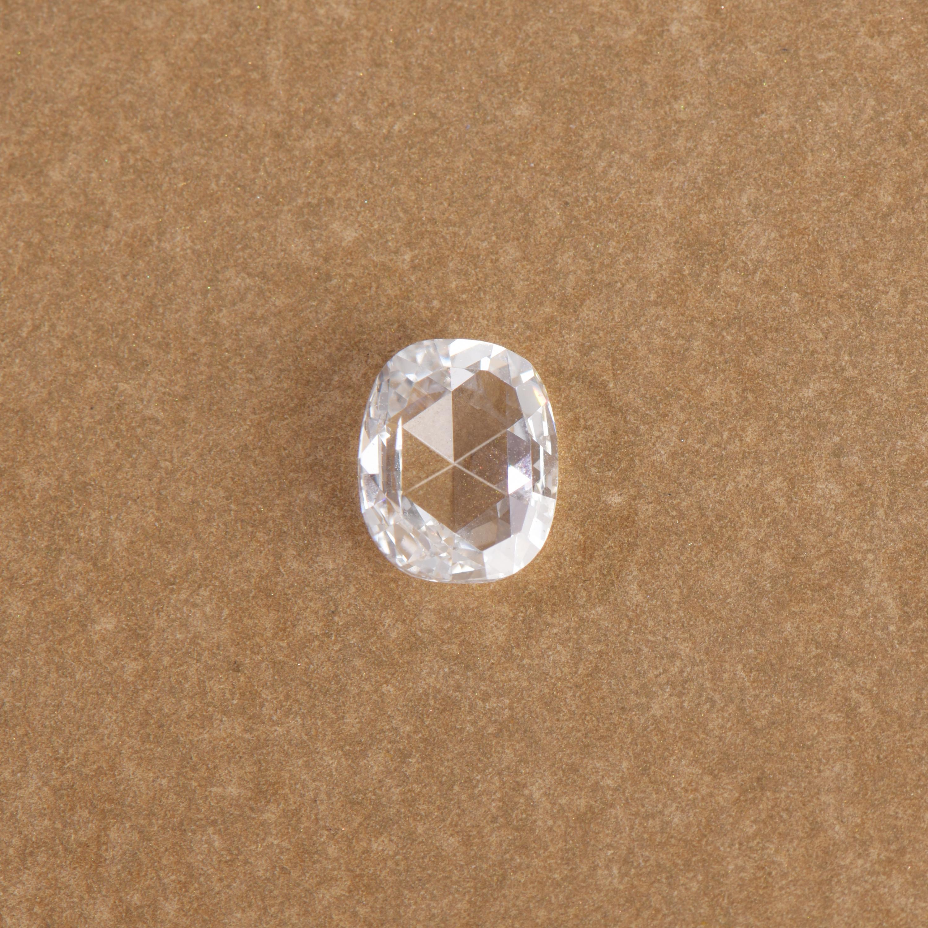 0.81 Karat loser Diamant, Farbe F, Reinheit VS, dieser schöne Diamant weist Transparenz und Symmetrie auf. Mit einer Größe von 6,9 x 5,7 mm kann dieser Diamant in einen Verlobungsring oder ein anderes Design Ihrer Wahl eingesetzt werden.

Wir