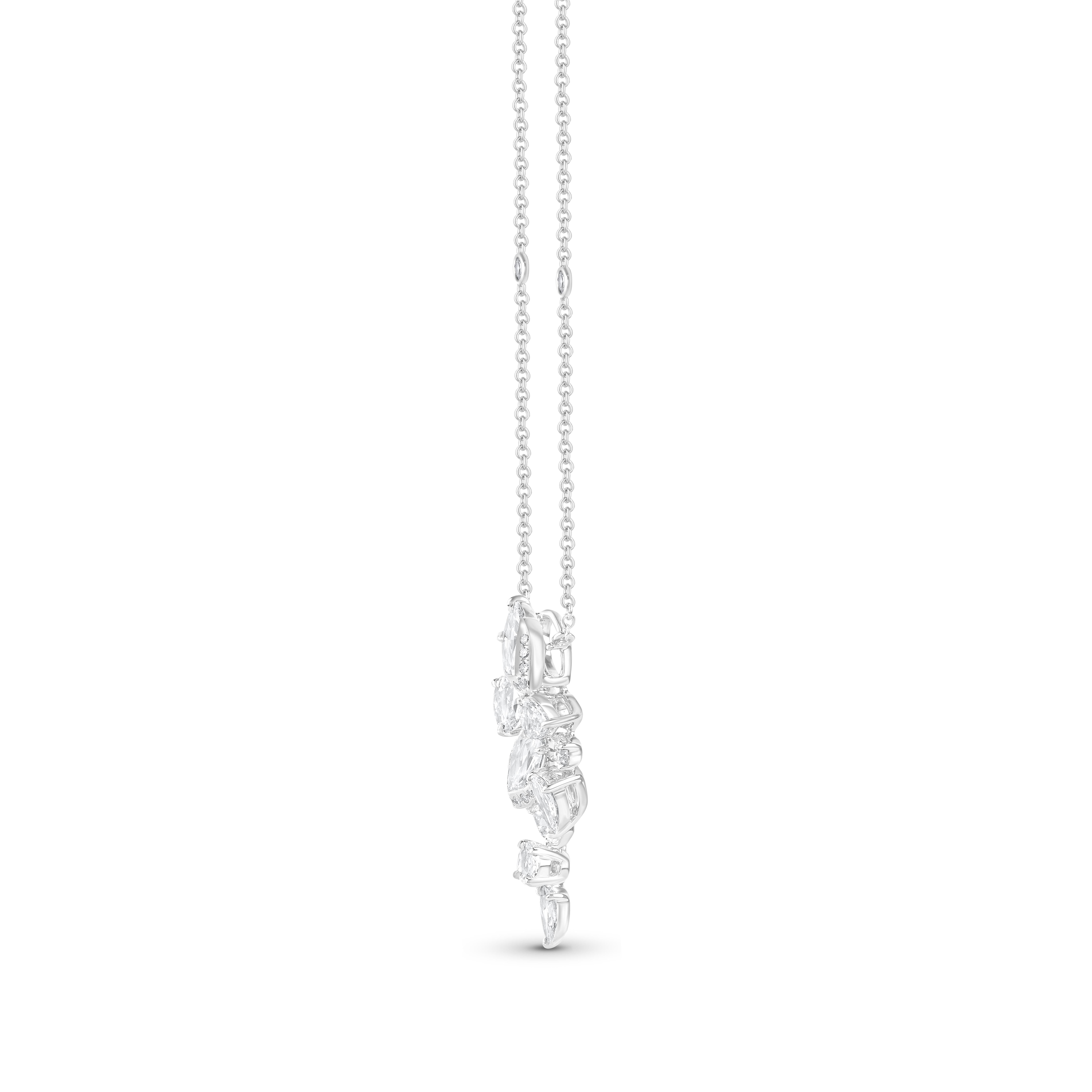 Ispirate alla gioia di vivere una cascata, queste collane squisite ed eleganti della Collection'S Cascade sono tagliate a rosa e brillanti e gocciolano delicatamente. 

Dal design meraviglioso, questa collana aggiungerà sicuramente un tocco di