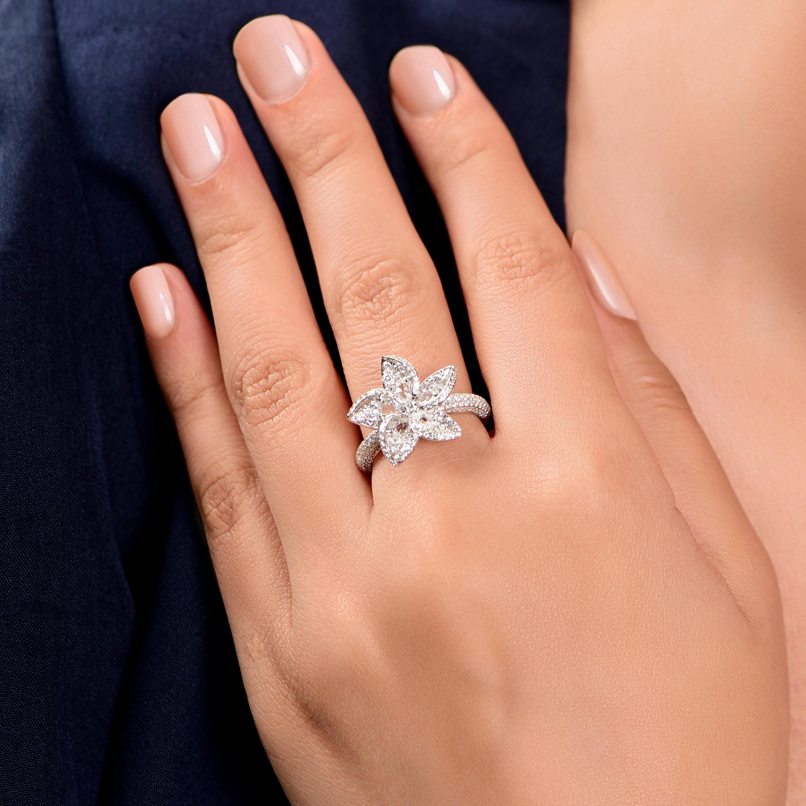 HARAKH 1 1/2 Ct Brillant und Rosenschliff Natürlicher farbloser Diamant Frangipani Ring (Brillantschliff) im Angebot