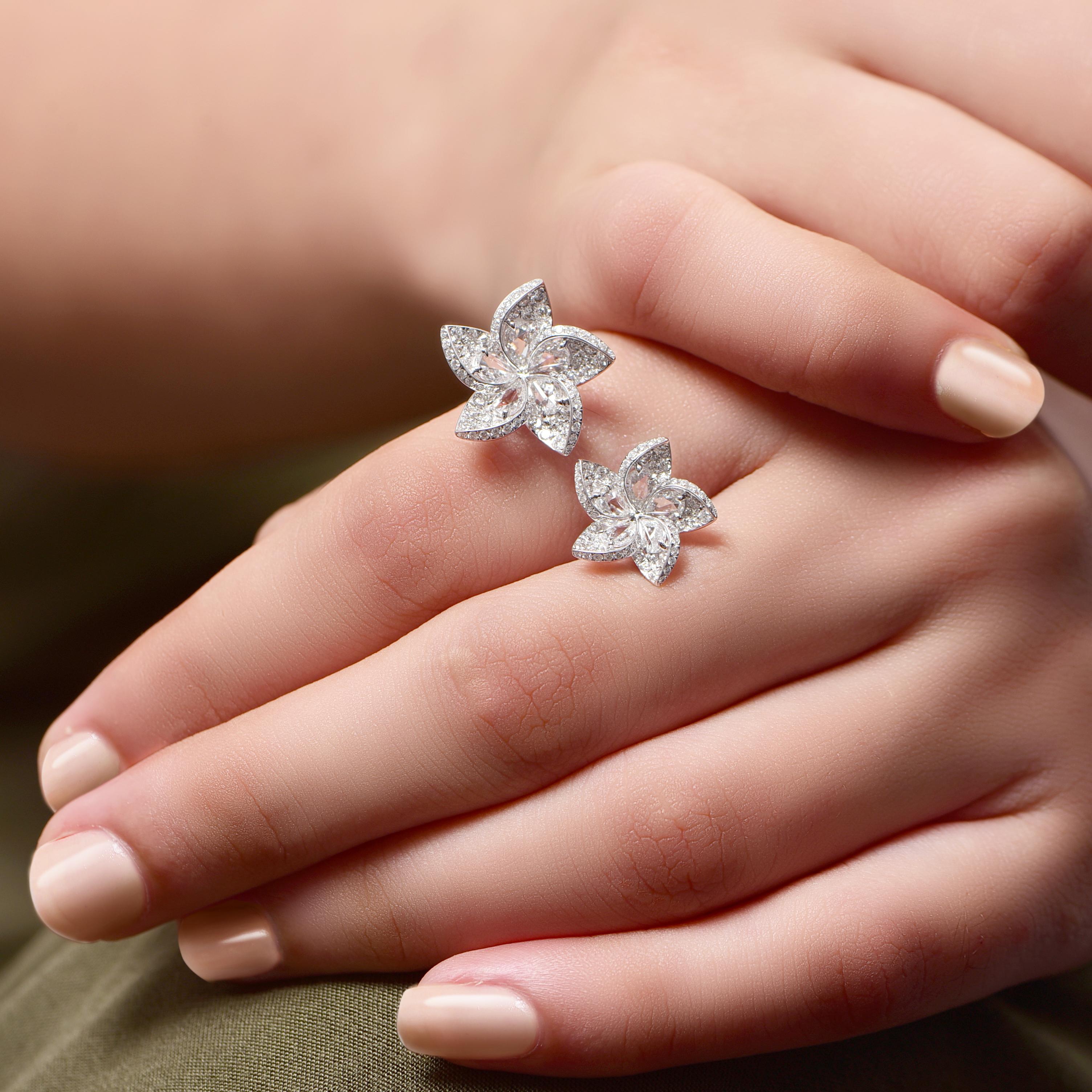 HARAKH 1 1/2 Karat Brillantschliff natürlicher farbloser Diamant Frangipani Offener Ring im Zustand „Neu“ im Angebot in New York, NY