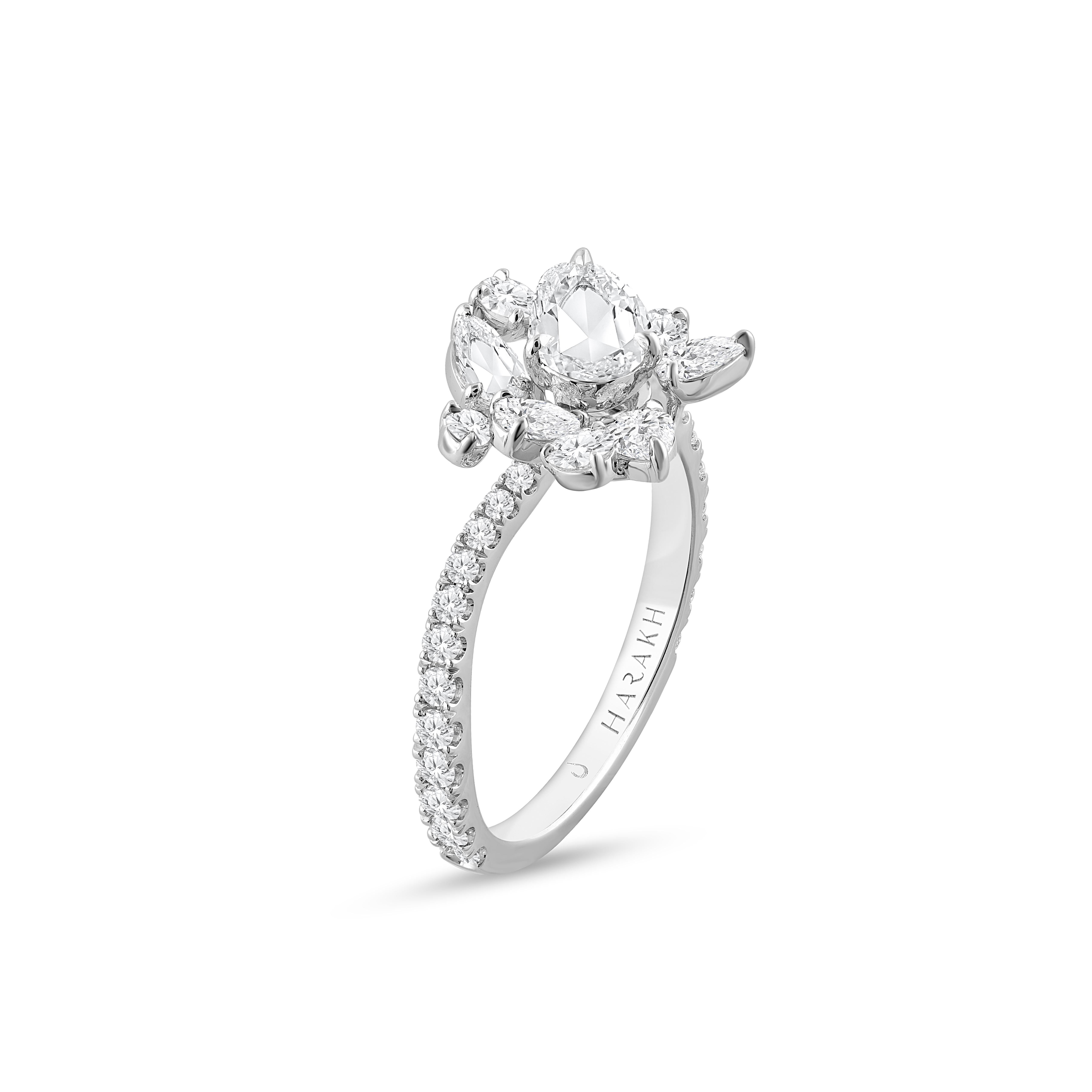 Inspirée par la JOIE de découvrir une cascade jaillissante, cette bague exquise et élégante de la Collection Cascade est sertie de 3 diamants poire de taille brillant, 31 diamants ronds de taille brillant, 2 diamants poire de taille rose et 3