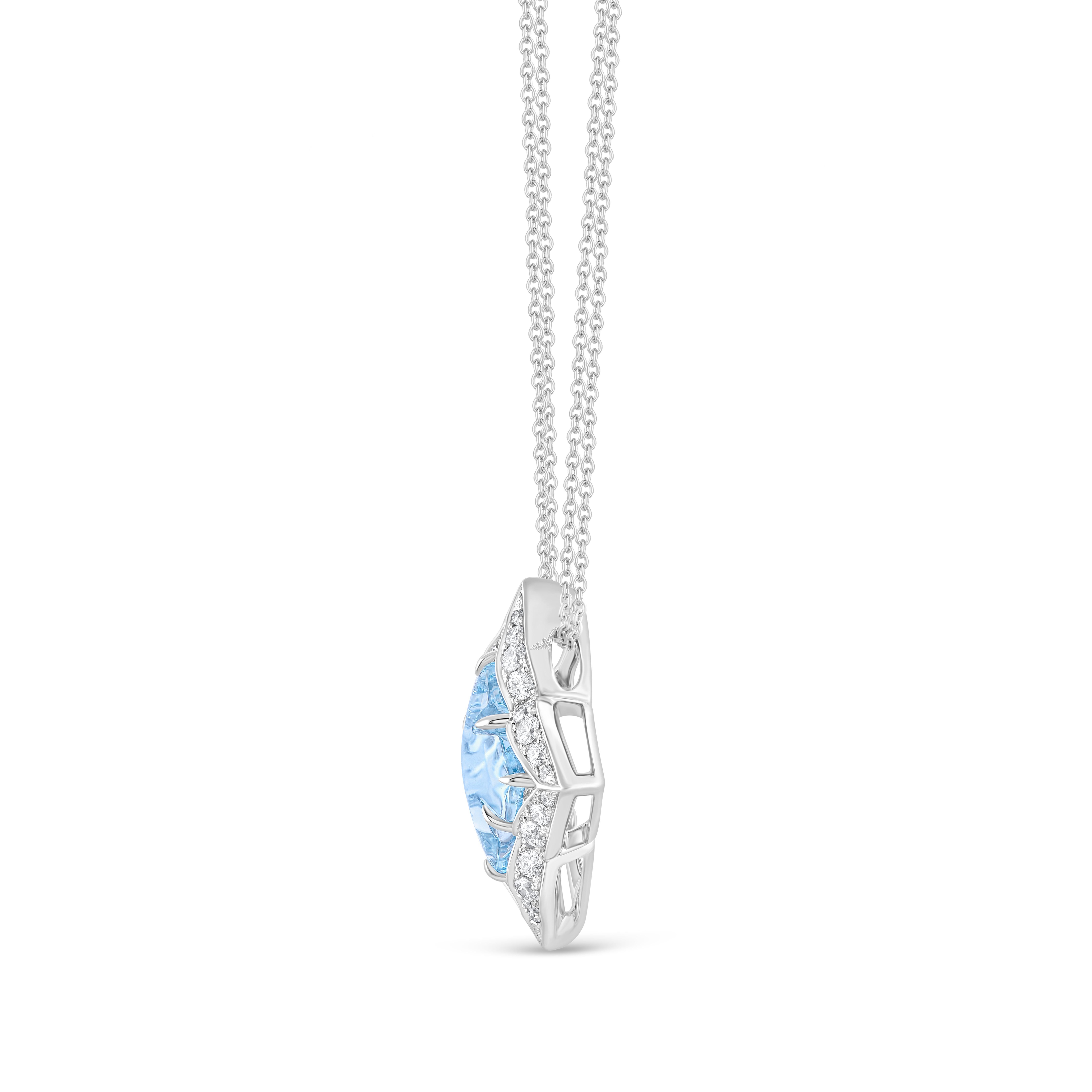 Inspiré par les symboles sacrés qui invoquent la divinité, ce magnifique collier pendentif en diamant de la Collection Mandala est serti de diamants brillants de taille rose et de topaze bleu ciel ! Ce collier élégant met en valeur 1 1/3 carats de
