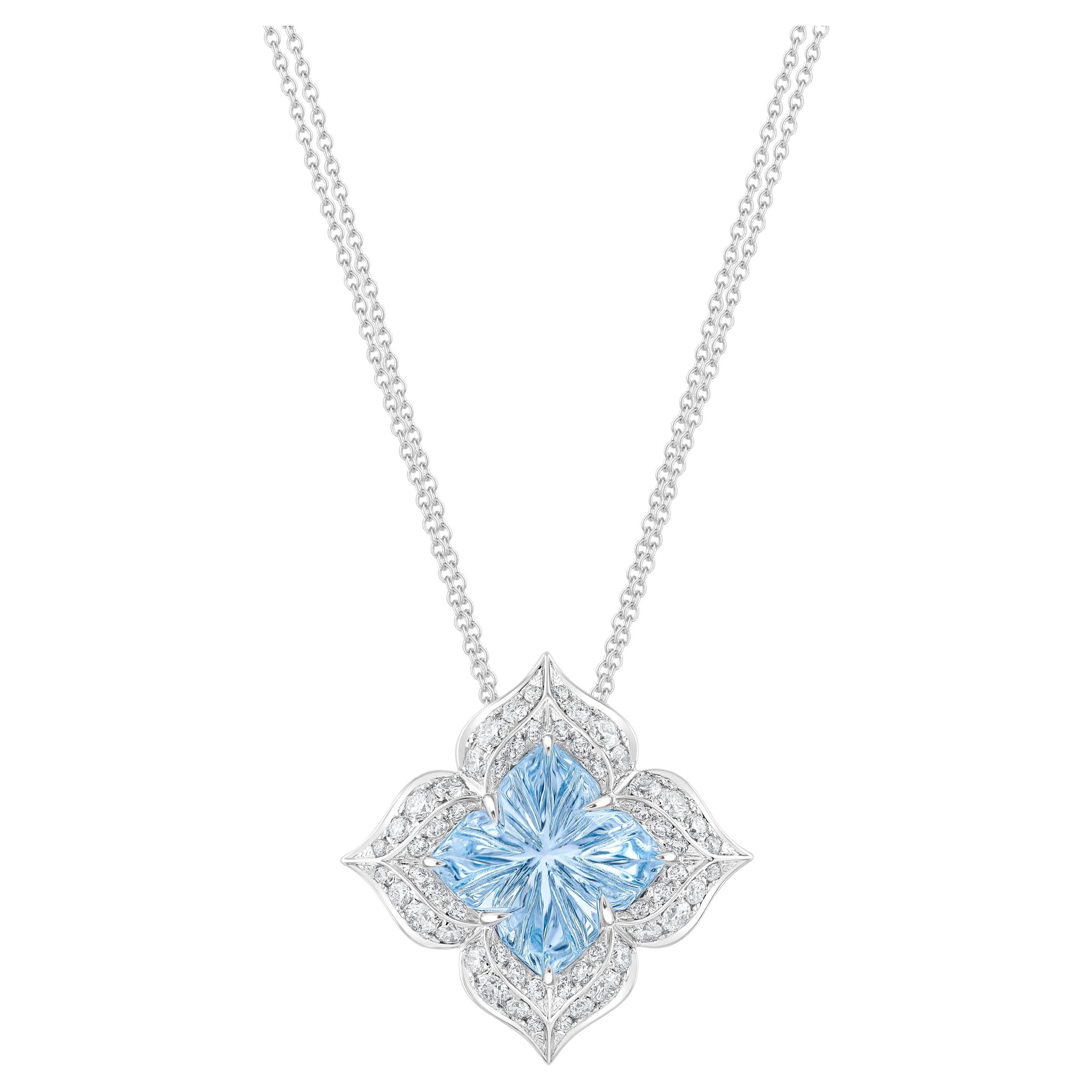Harakh 1 1/3 Ct Colorless Diamond & Majesty Blue Topaz Mandala Necklace 18K Gold en vente