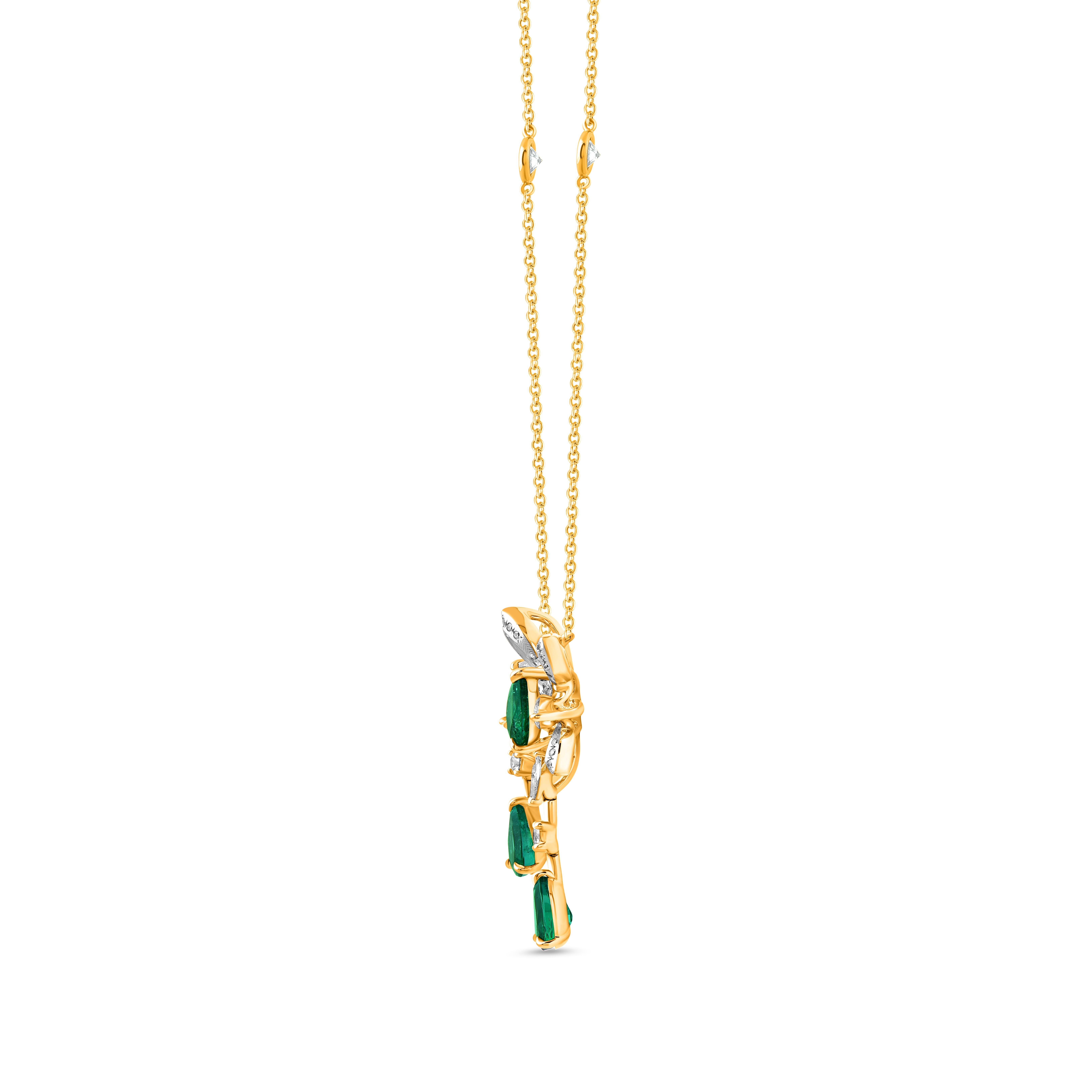 Taglio brillante Ciondolo a cascata con diamante smeraldo incolore Nature 1 1/4 CT di Harakh in vendita