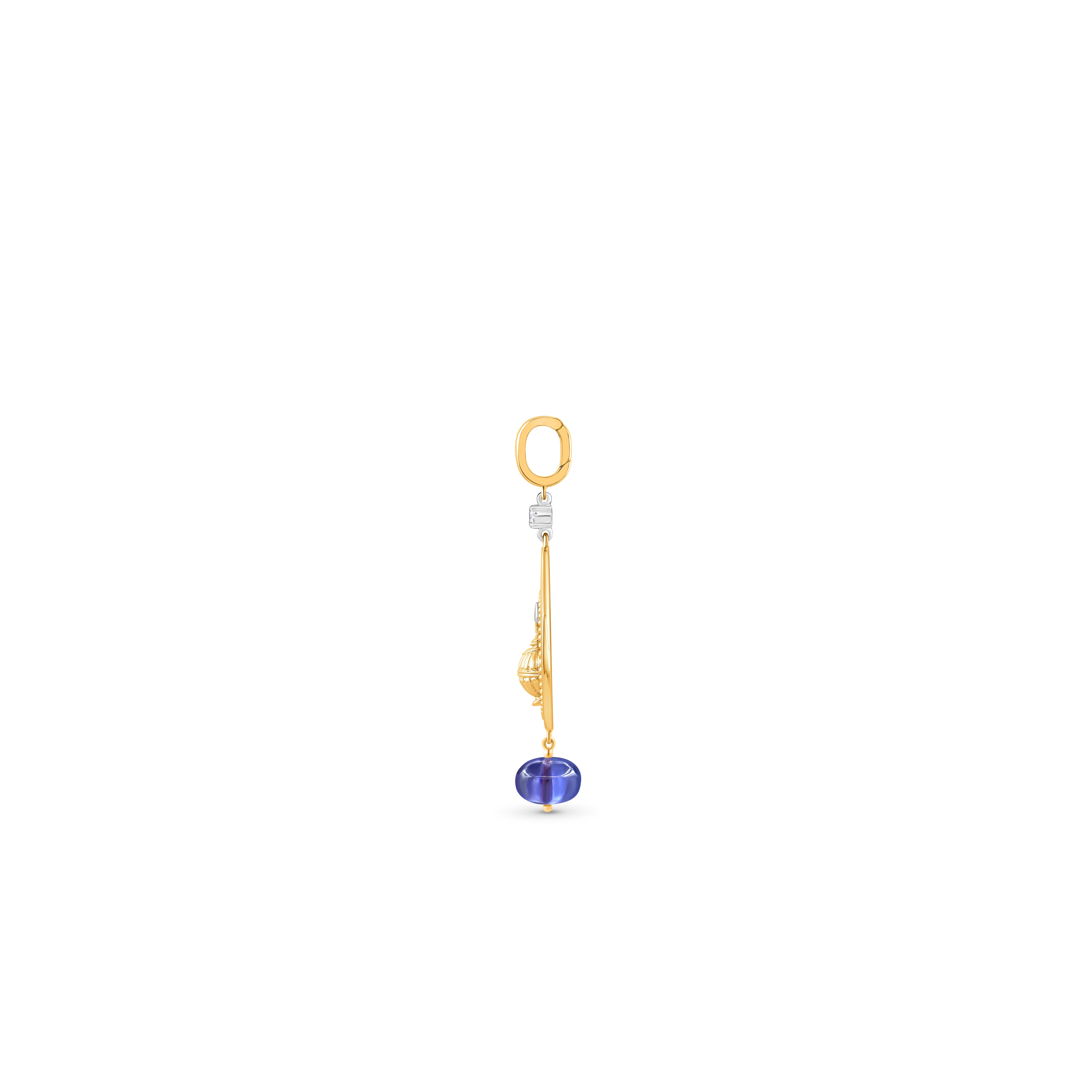 La collana con ciondolo Kalasha della collezione Drops of JOY rappresenta la prosperità. La collezione Drops of JOY si ispira a simboli di buon auspicio e a icone spiritualmente significative che, secondo molte culture, invitano a energie positive.