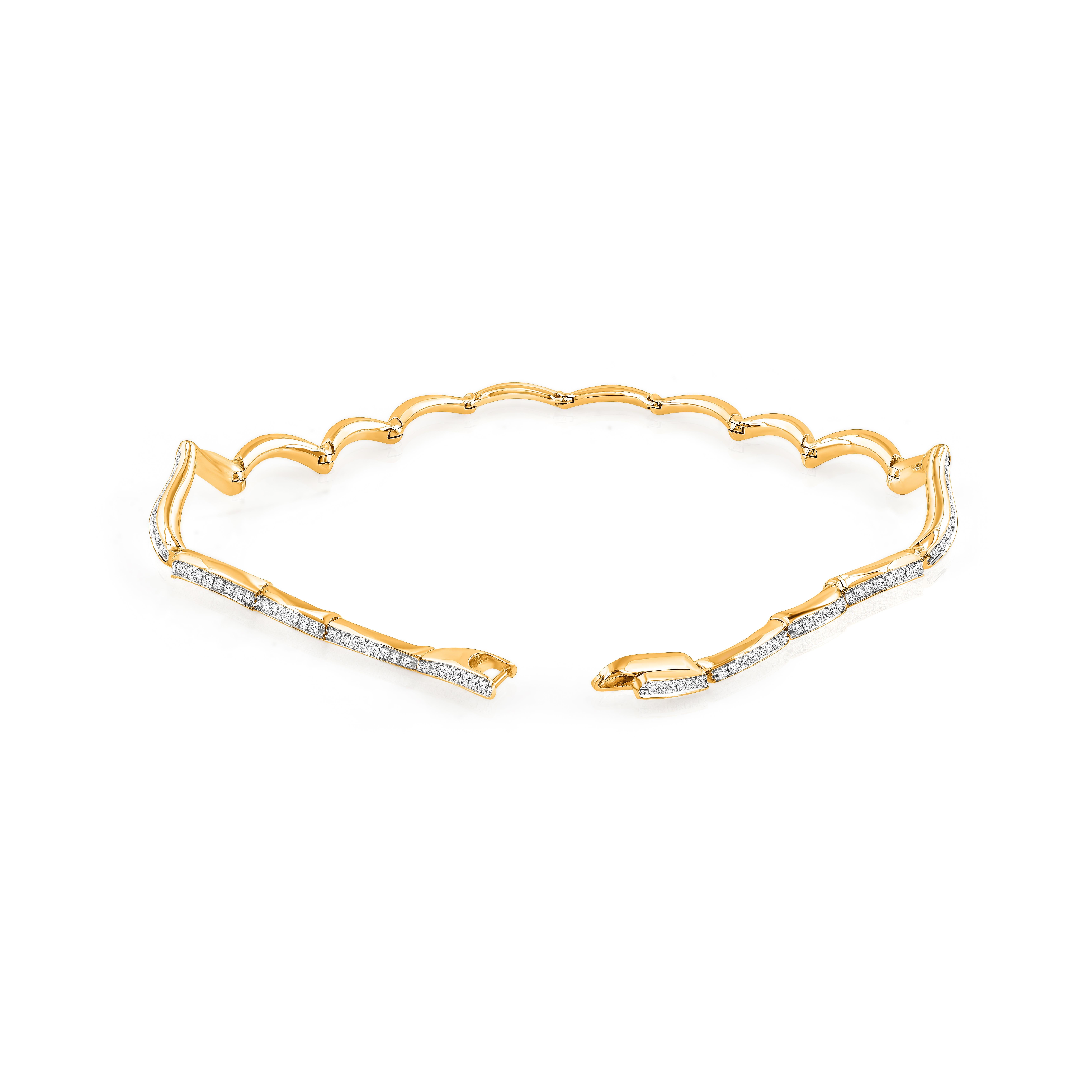Das Armband der Mandala Collection ist mit 189 Diamanten im Brillantschliff besetzt und aus 18 Karat Gelbgold gefertigt. Die Diamanten sind mit D-F Farbe und F-VS2 Reinheit bewertet. Das Gesamtgewicht der Diamanten beträgt 1/2 Karat.

Dieses Armband