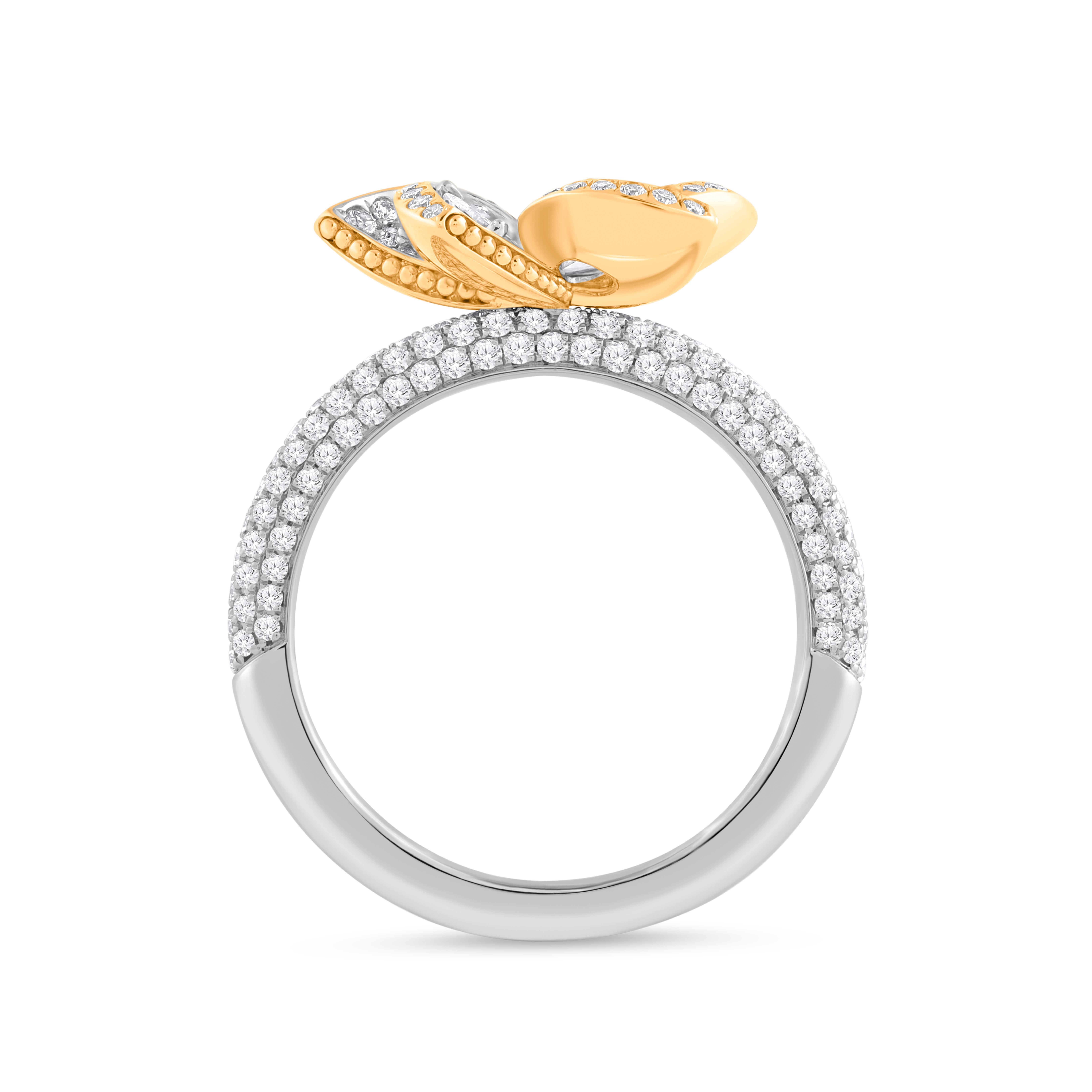 Contemporain HARAKH 1 3/4 CT Colorless Diamond Frangipani Floral Ring in 18KT Gold en vente