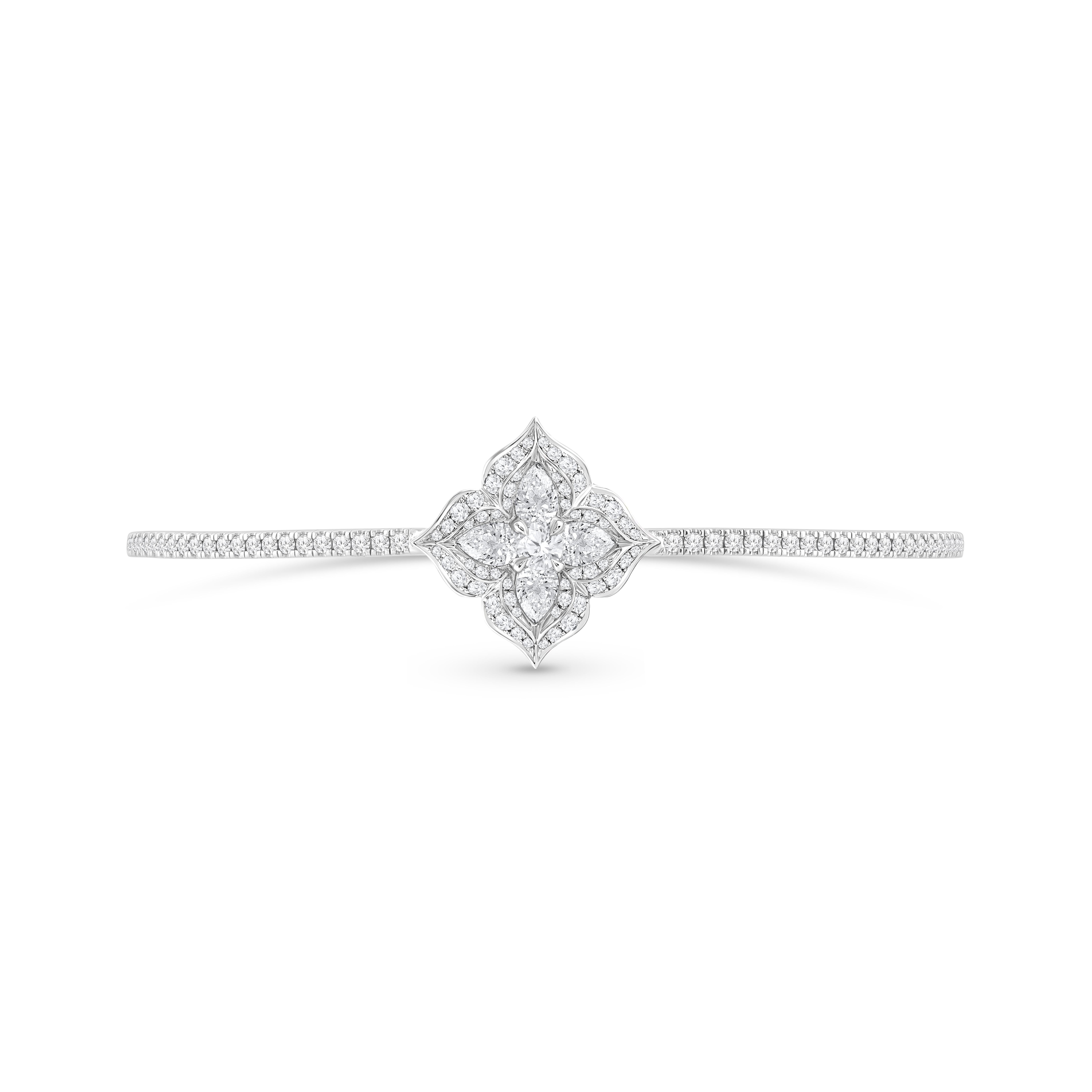 Inspired by sacred symbols that invoke a sense of divinity, this stunning bangle from the Mandala Collection is adorned with brilliant round diamonds and a mesmerizing. With a total diamond weight of 1 7/8 carats and F color/VS2 clarity.

Chic and