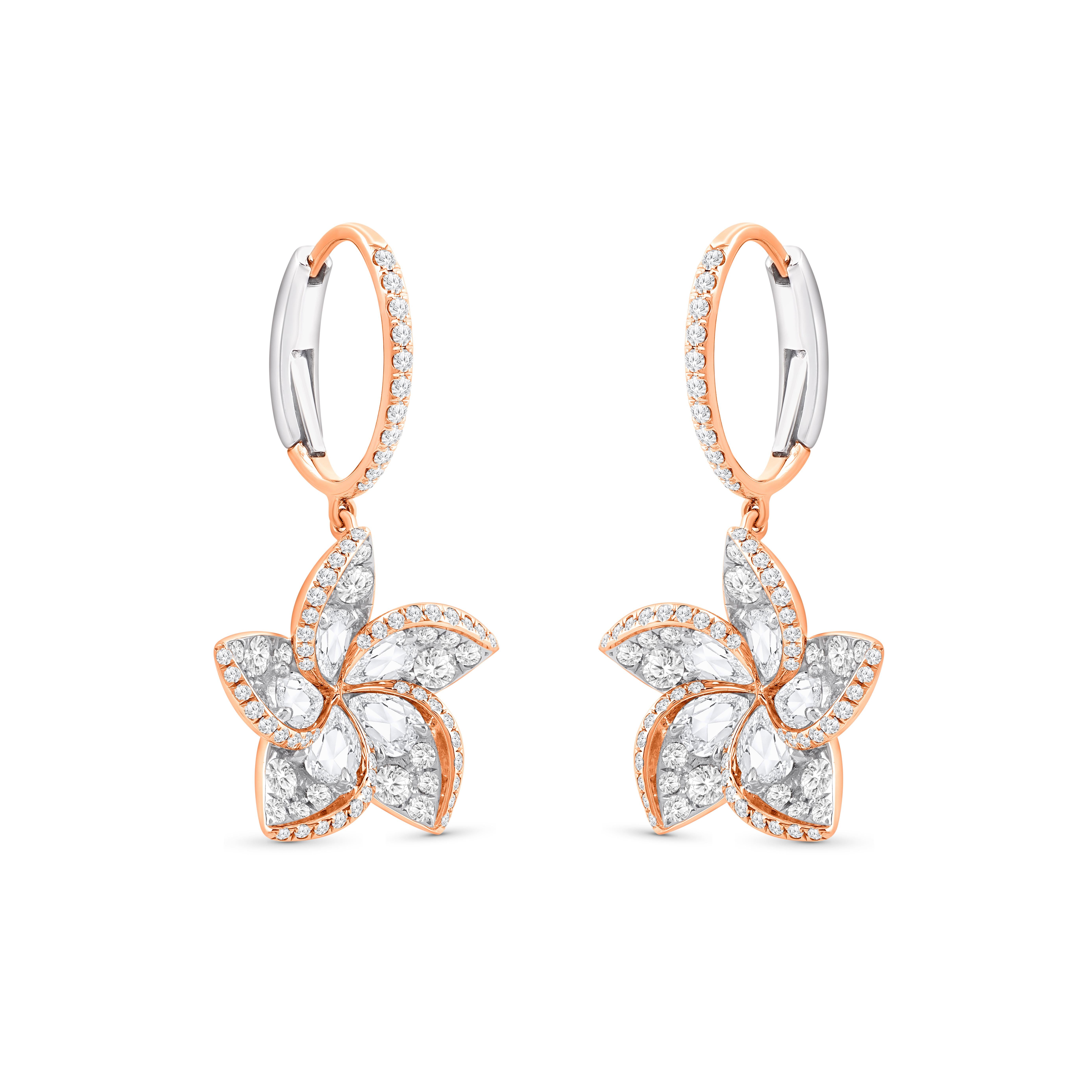 HARAKH Pendientes de Oro de 18 KT con Diamante Natural Incoloro Frangipani de 1 TC Contemporáneo en venta