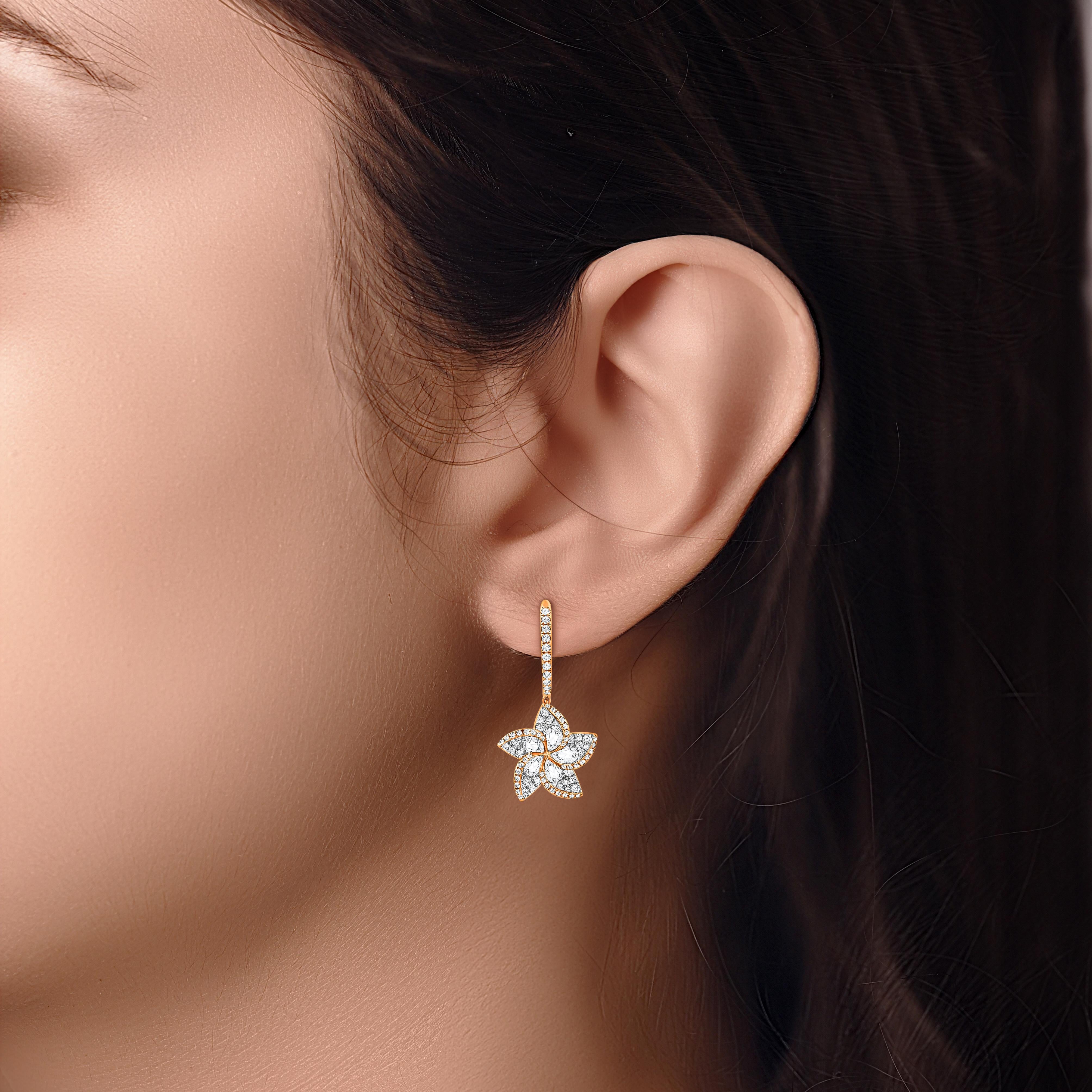 HARAKH Pendientes de Oro de 18 KT con Diamante Natural Incoloro Frangipani de 1 TC en Nuevo estado para la venta en New York, NY