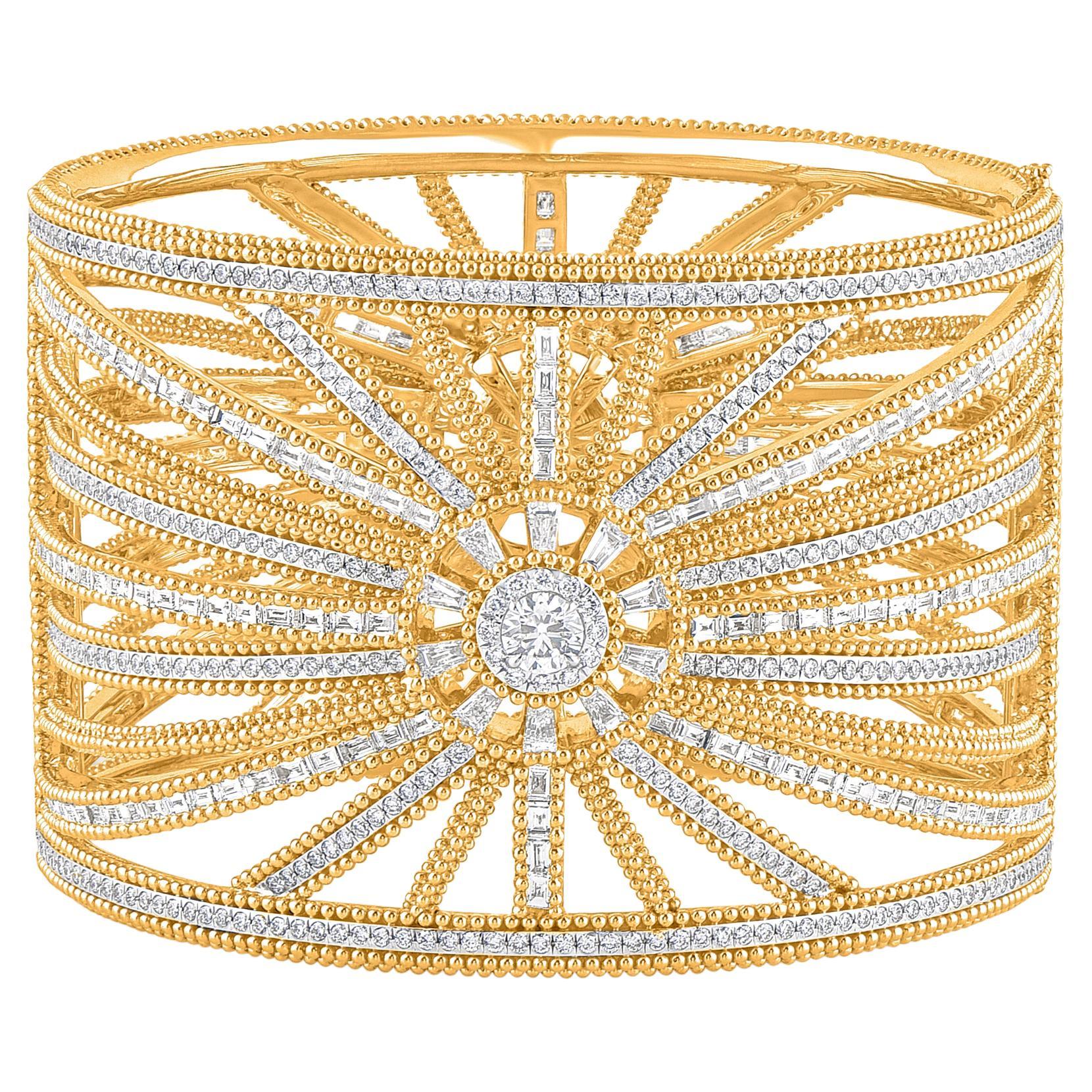 HARAKH 13 3/4 CT Colorless Diamond Sunlight 18K Gold Sunlight Bangle en venta