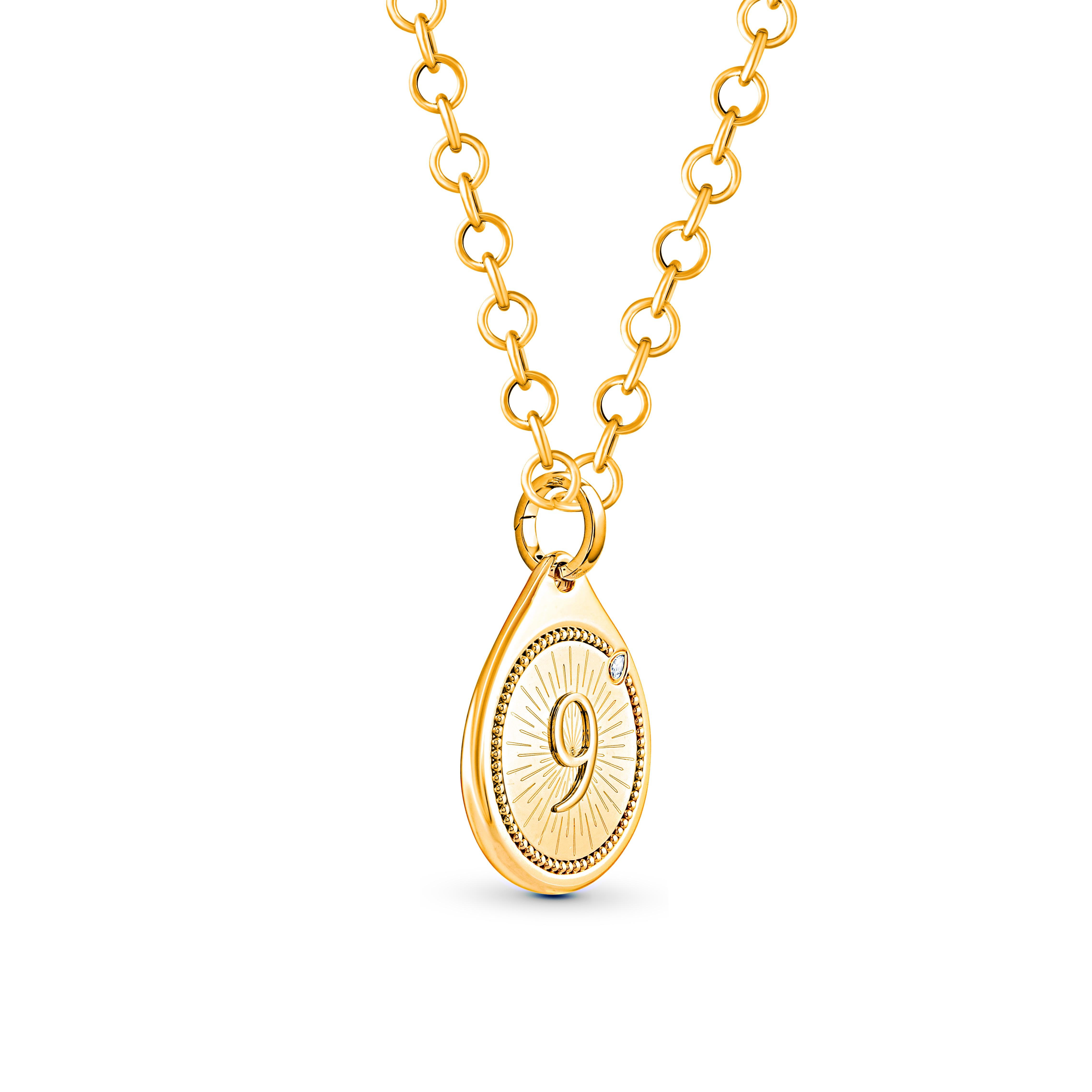 Il bracciale con il simbolo del numero 9 della collezione Drops of JOY rappresenta la fortuna.

La collezione Drops of JOY si ispira a simboli di buon auspicio e a icone spiritualmente significative che, secondo molte culture, invitano a energie