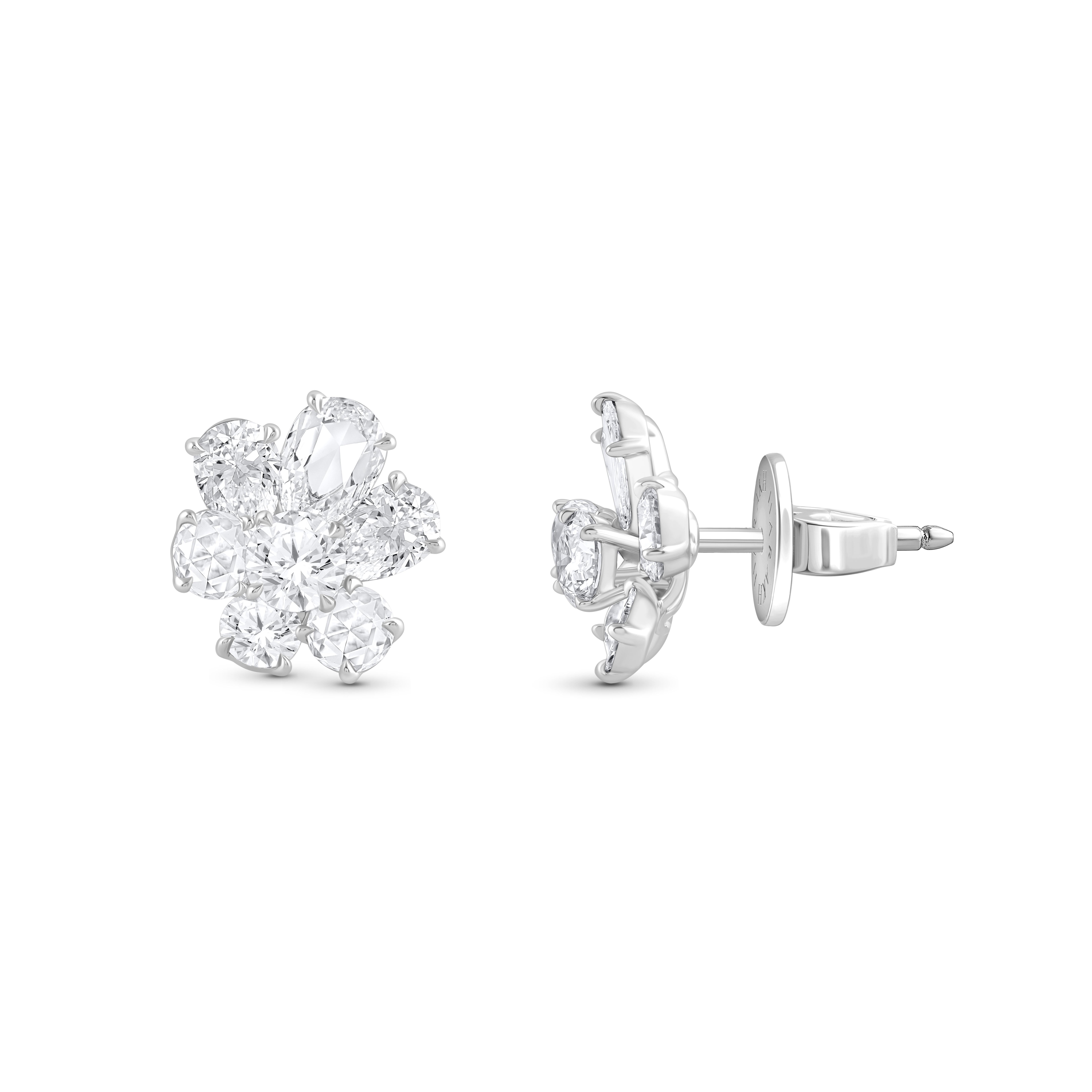 Inspiriert von der Freude an einem rauschenden Wasserfall sind diese exquisiten und eleganten Ohrstecker der Collection'S Cascade mit 4 runden Diamanten im Brillantschliff, 4 birnenförmigen Diamanten im Brillantschliff, 4 runden Diamanten im