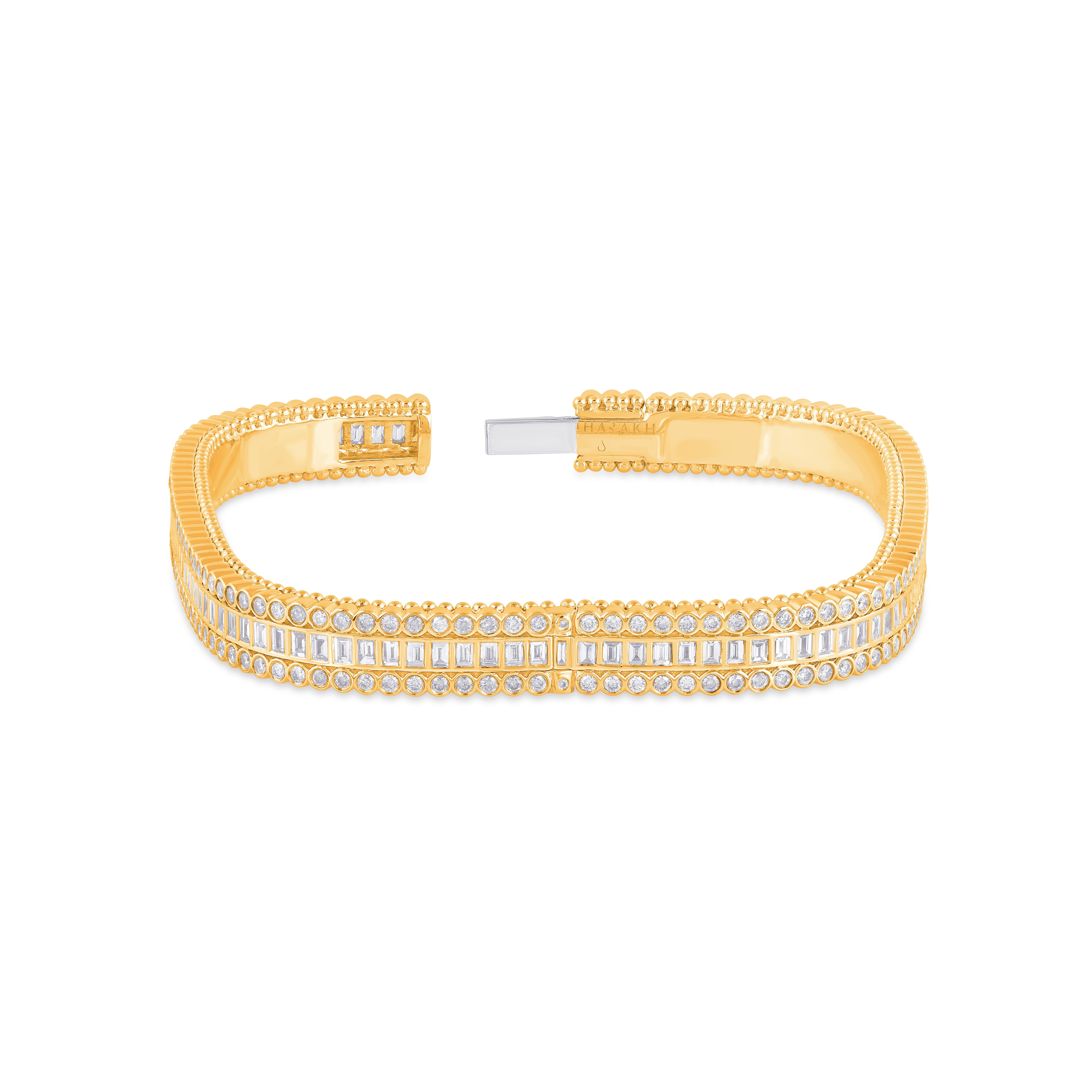 Contemporain Harakh 18KT Gold 4 1/2 CT Nature Colorless Diamond Sunlight Bangle en vente