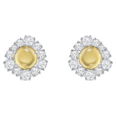 Boucle d
oreille Cascade en or 18KT avec diamant incolore et tourmaline vert brunâtre Boucle d
oreille Cascade en or 18KT avec diamant incolore et tourmaline vert brunâtre