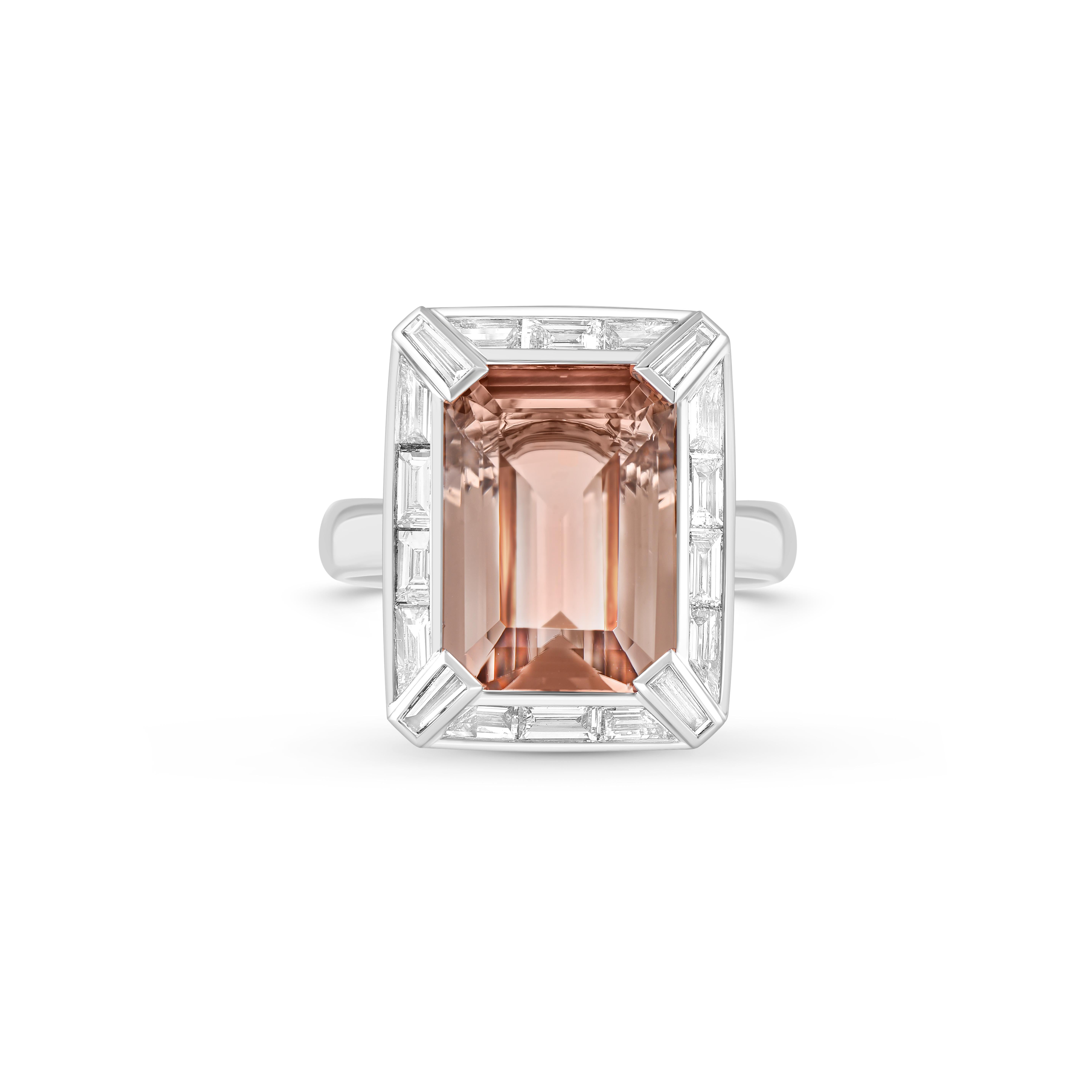Inspiriert von der Reise der Sonnenstrahlen durch Raum und Zeit, um unsere Welt zu erhellen, ist dieser Ring mit farblosen natürlichen Baguette-Diamanten und natürlichem braunen Turmalin besetzt. 

Unterstreichen Sie Ihren Stil mit diesem exquisiten