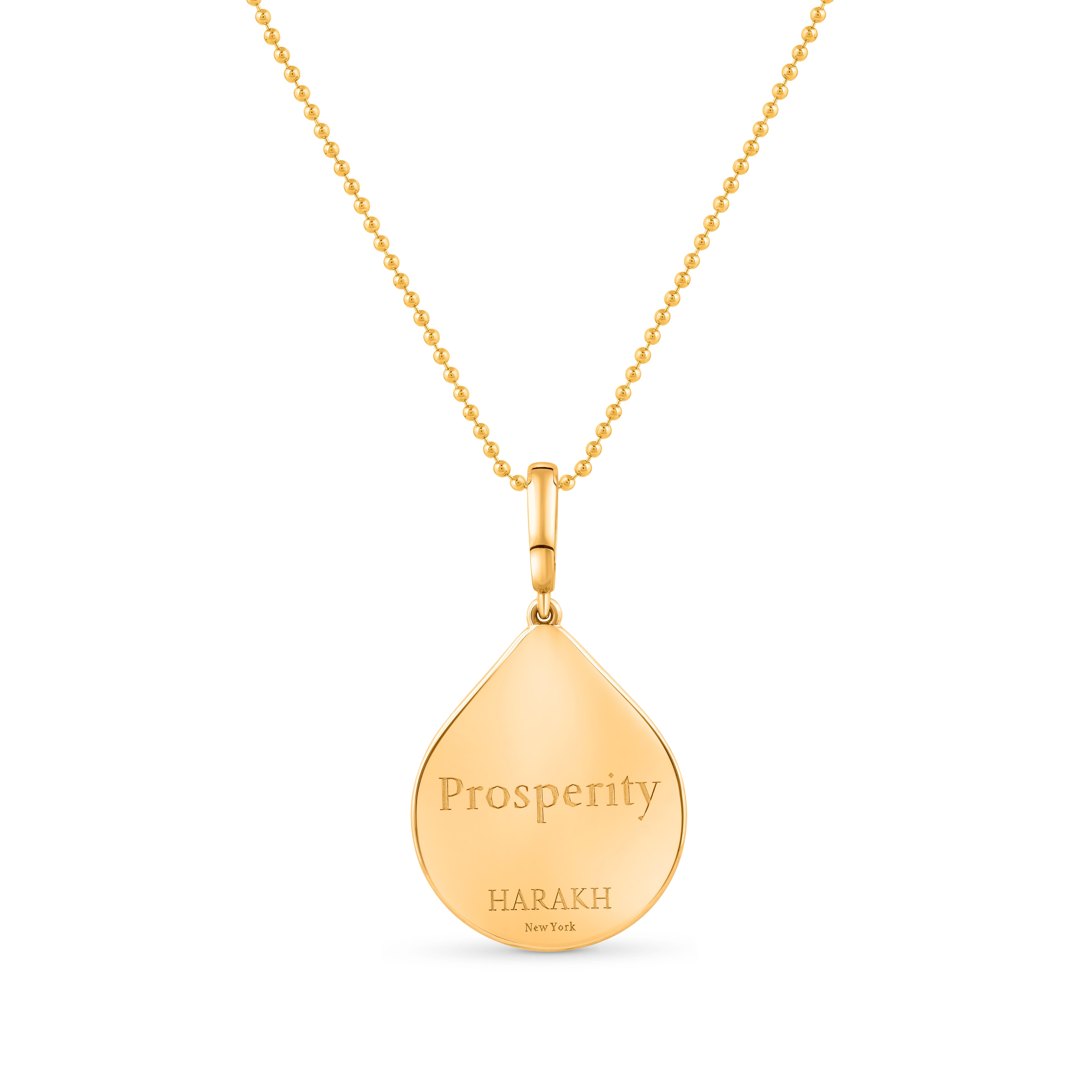 La collana con ciondolo Kalasha della collezione Drops of JOY rappresenta la prosperità. La collezione Drops of JOY si ispira a simboli di buon auspicio e a icone spiritualmente significative che, secondo molte culture, invitano a energie positive.