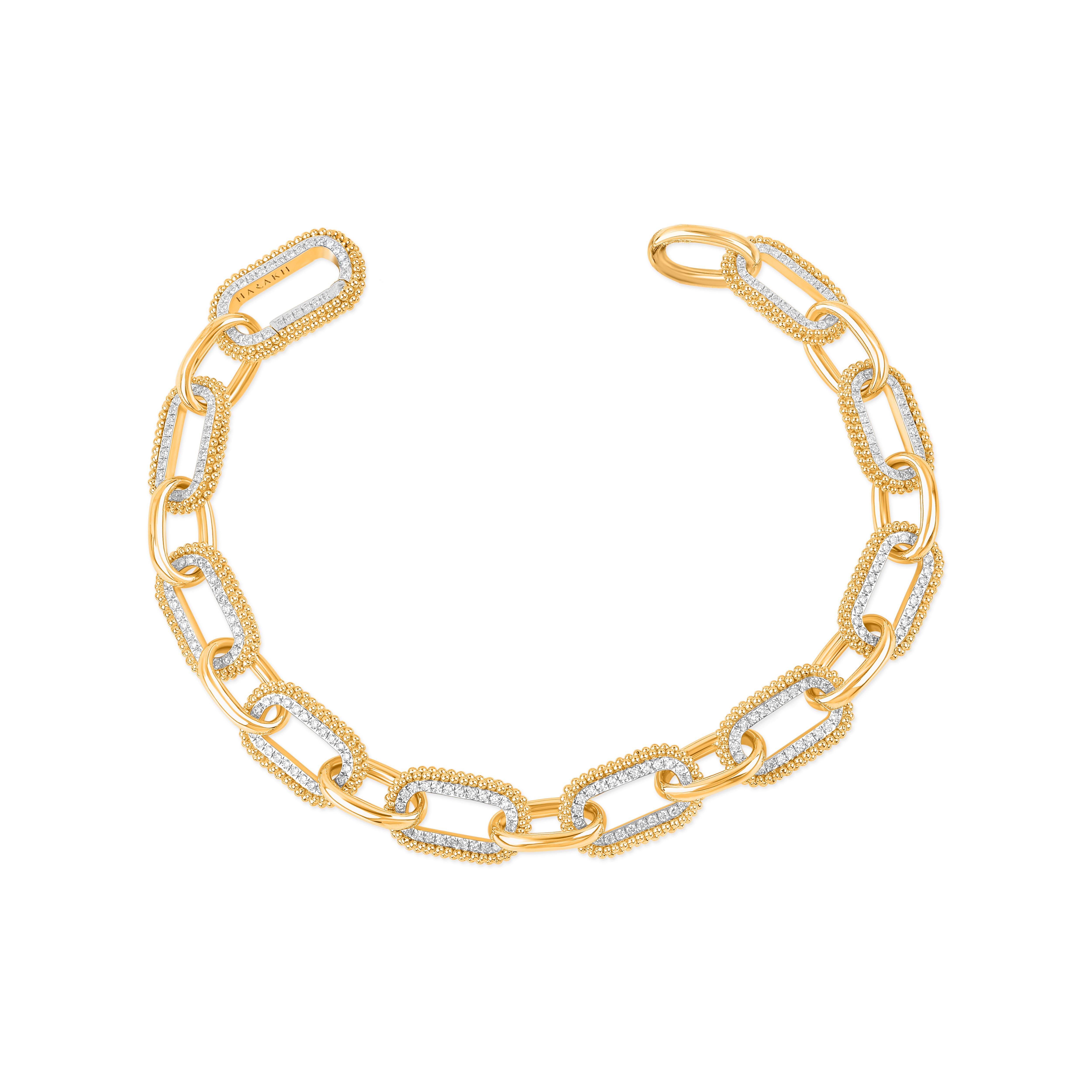 Inspiriert von der Reise der Sonnenstrahlen, die durch Raum und Zeit reisen, um unsere Welt zu erhellen, werden Diamanten im Brillantschliff zu diesem ultra-trendigen und schicken Armband verarbeitet. 

Eine handwerkliche Form der Stickerei, die als