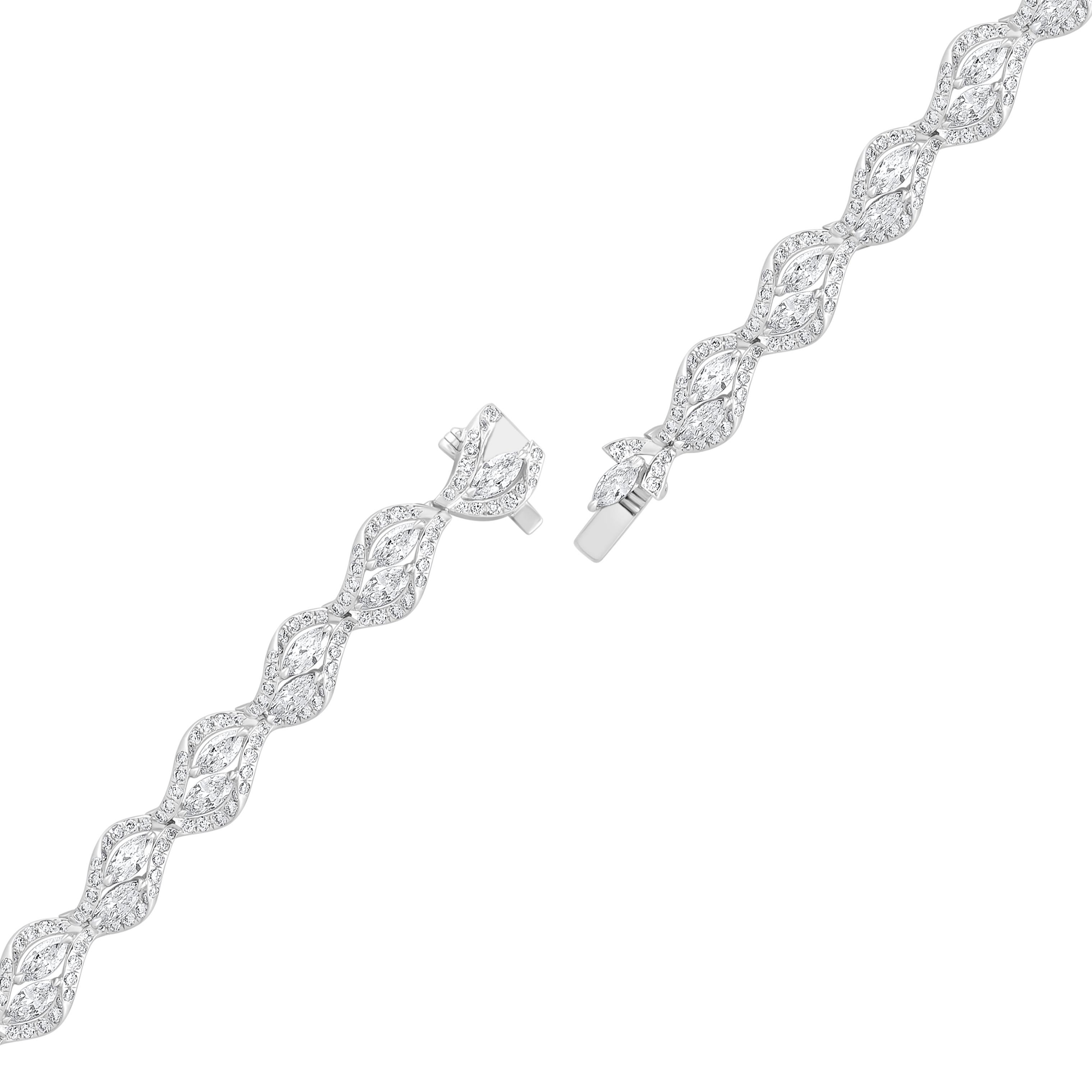 HARAKH 3 1/5 CT Diamante naturale incolore - Bracciale a vortice in oro bianco 18KT In condizioni Nuovo in vendita a New York, NY