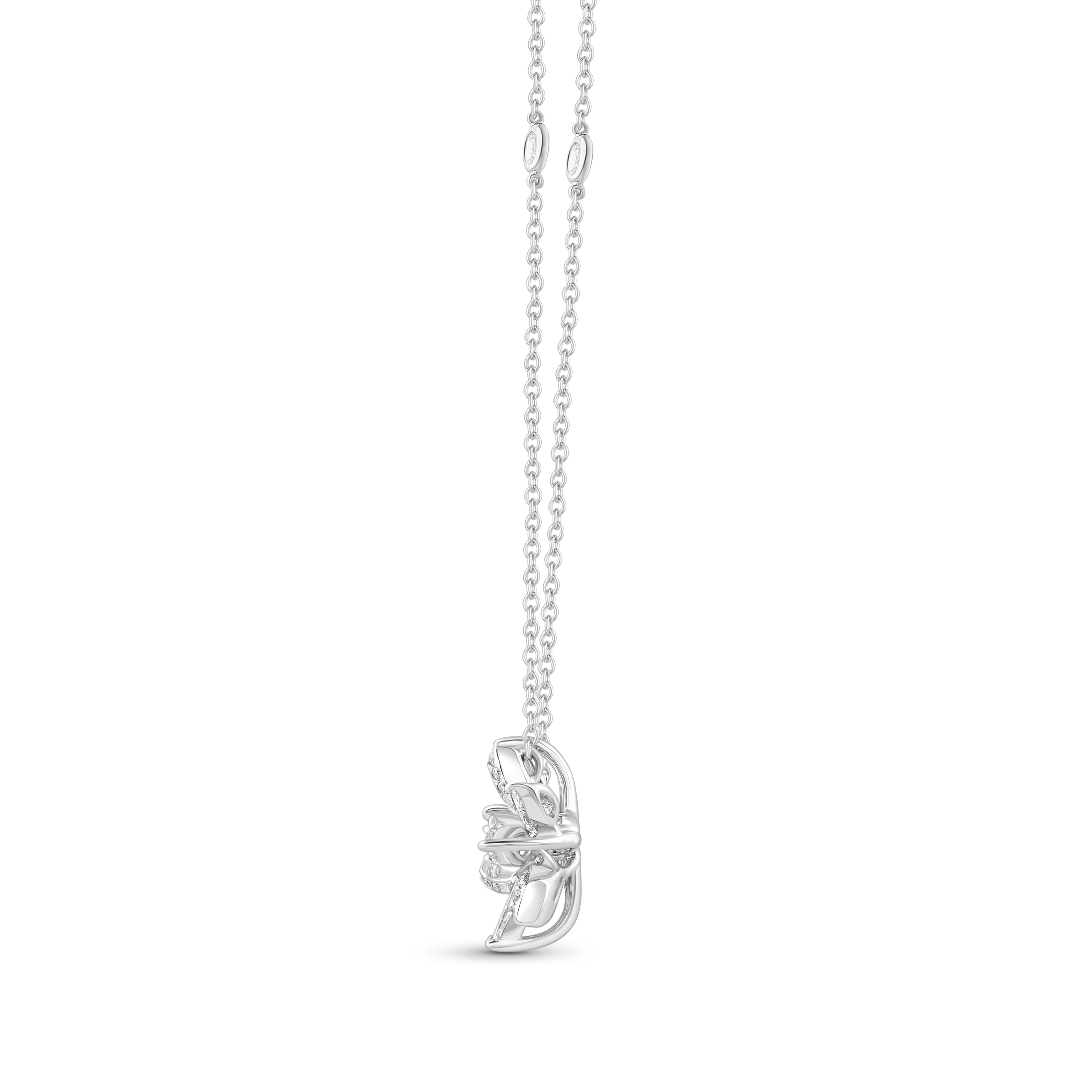 Inspiriert von der Freude, einen rauschenden Wasserfall zu erleben, sind diese exquisiten und eleganten Colliers der Collection'S Cascade mit 7 Diamanten im Birnenbrillantschliff, 17 Diamanten im Rundbrillantschliff sowie 4 runden und 1 rosafarbenen