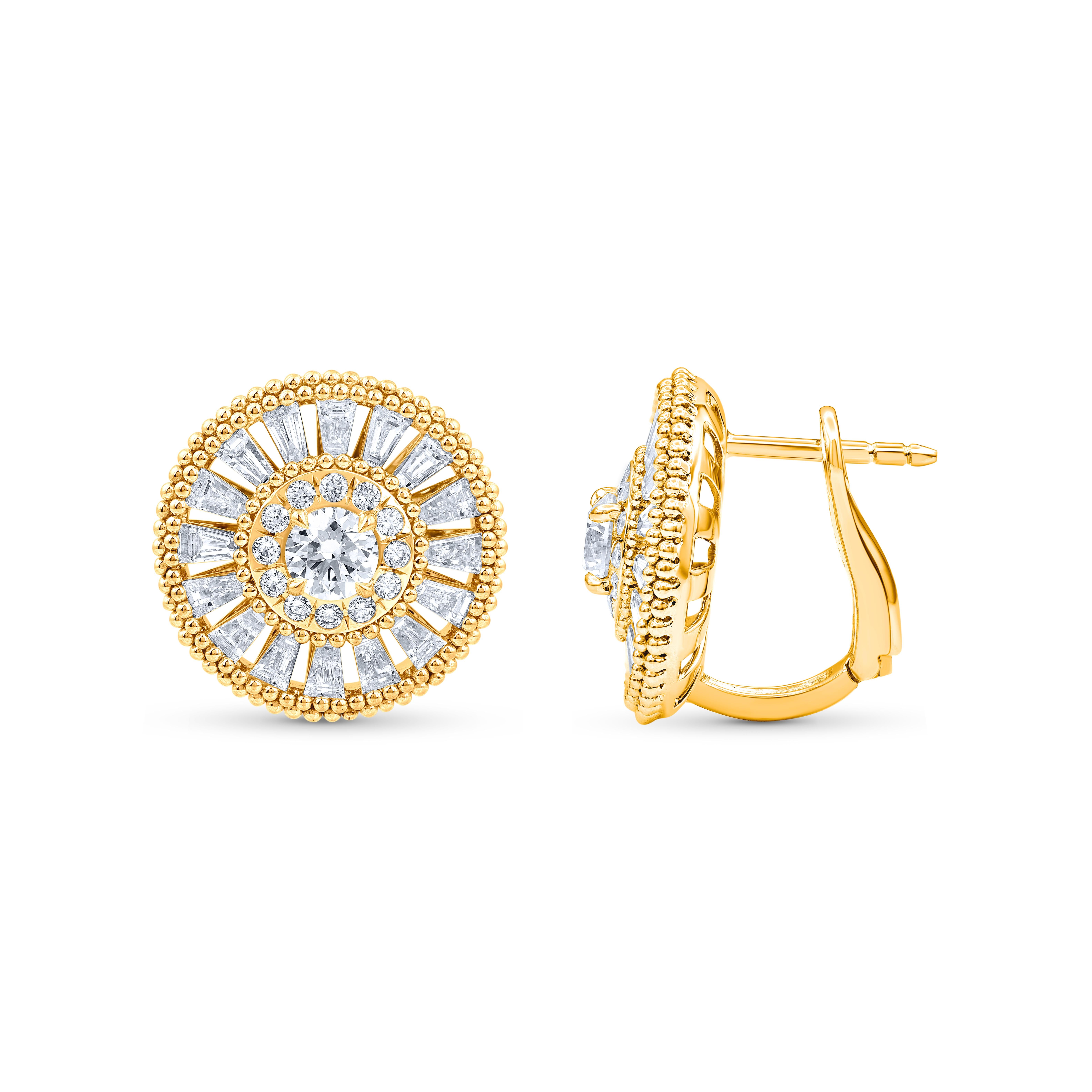 HARAKH Pendiente de aro de oro amarillo de 18 quilates con diamante incoloro de 2 1/2 CT Luz del sol Contemporáneo en venta