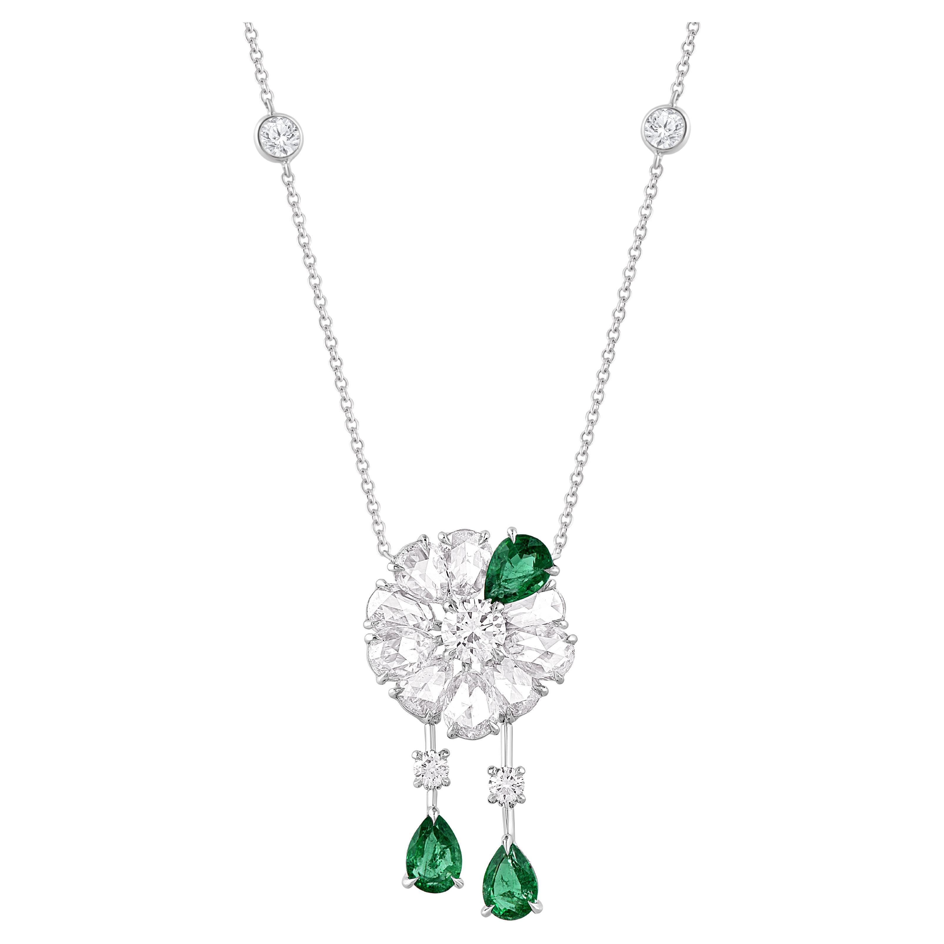 Harakh 3 3/4 CT Natural Colorless Diamond & Emerald Gemstone Cluster Pendentif en vente