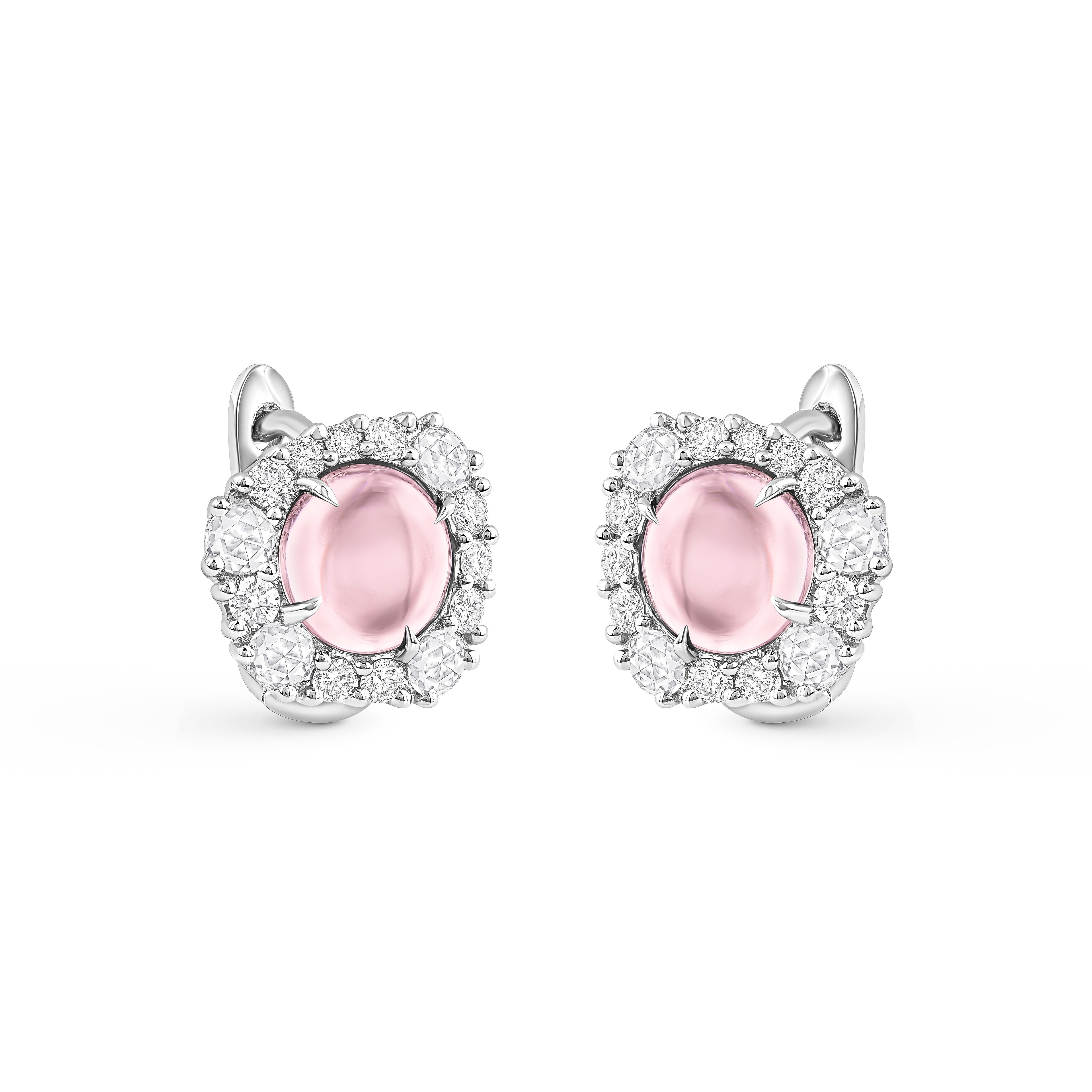 Inspiriert von der Freude an einem rauschenden Wasserfall sind diese exquisiten und eleganten Ohrringe der Collection'S Cascade mit 20 Diamanten im Brillantschliff, 8 Diamanten im Rosenschliff und 2 Turmalinen besetzt, die zart tropfen.

Diese