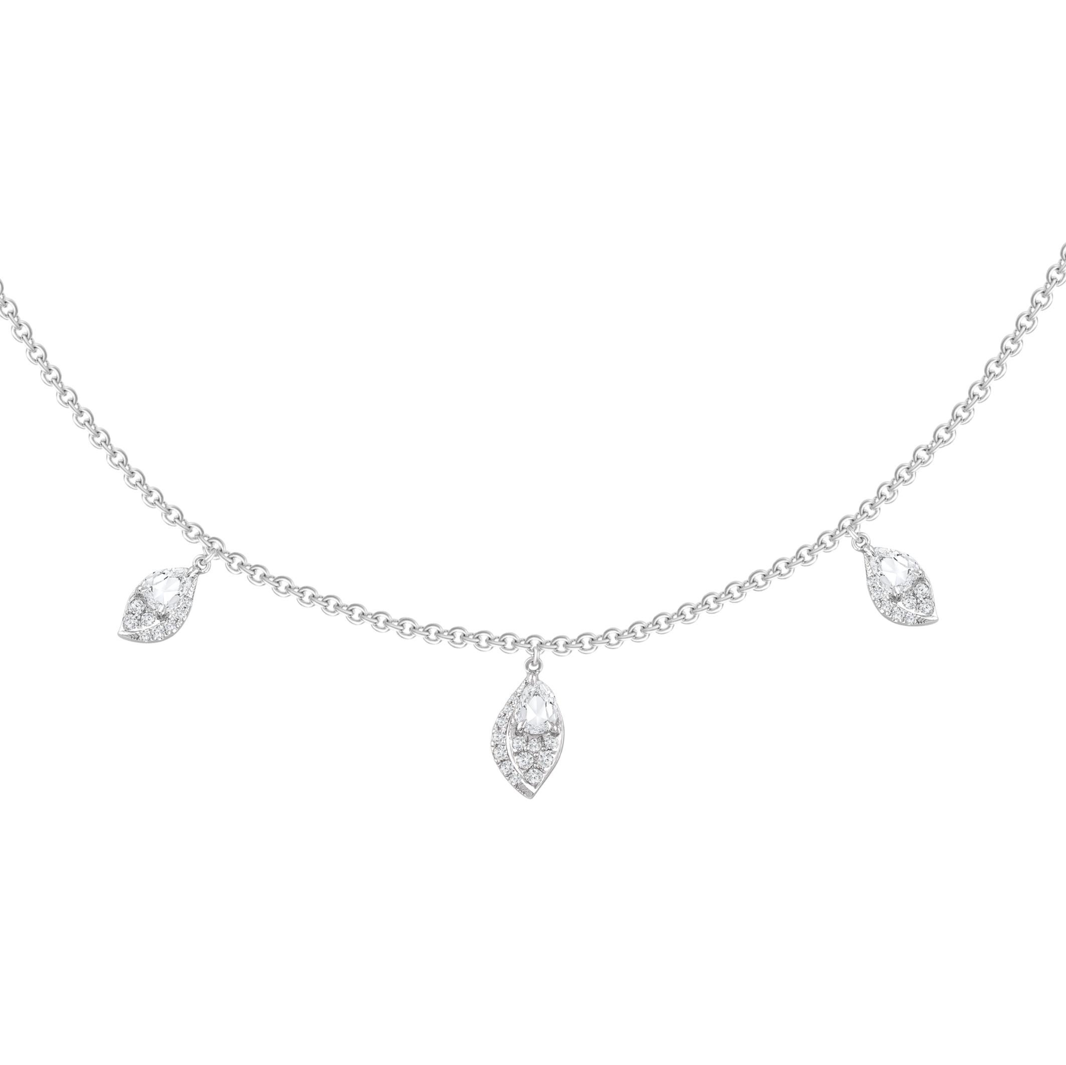 Ispirata ai simboli sacri per invocare la divinità, la nostra collana station della collezione frangipani tempestata di diamanti taglio brillante e rosa è un pezzo imperdibile! Eleganza e semplicità si fondono in questa collana da stazione da