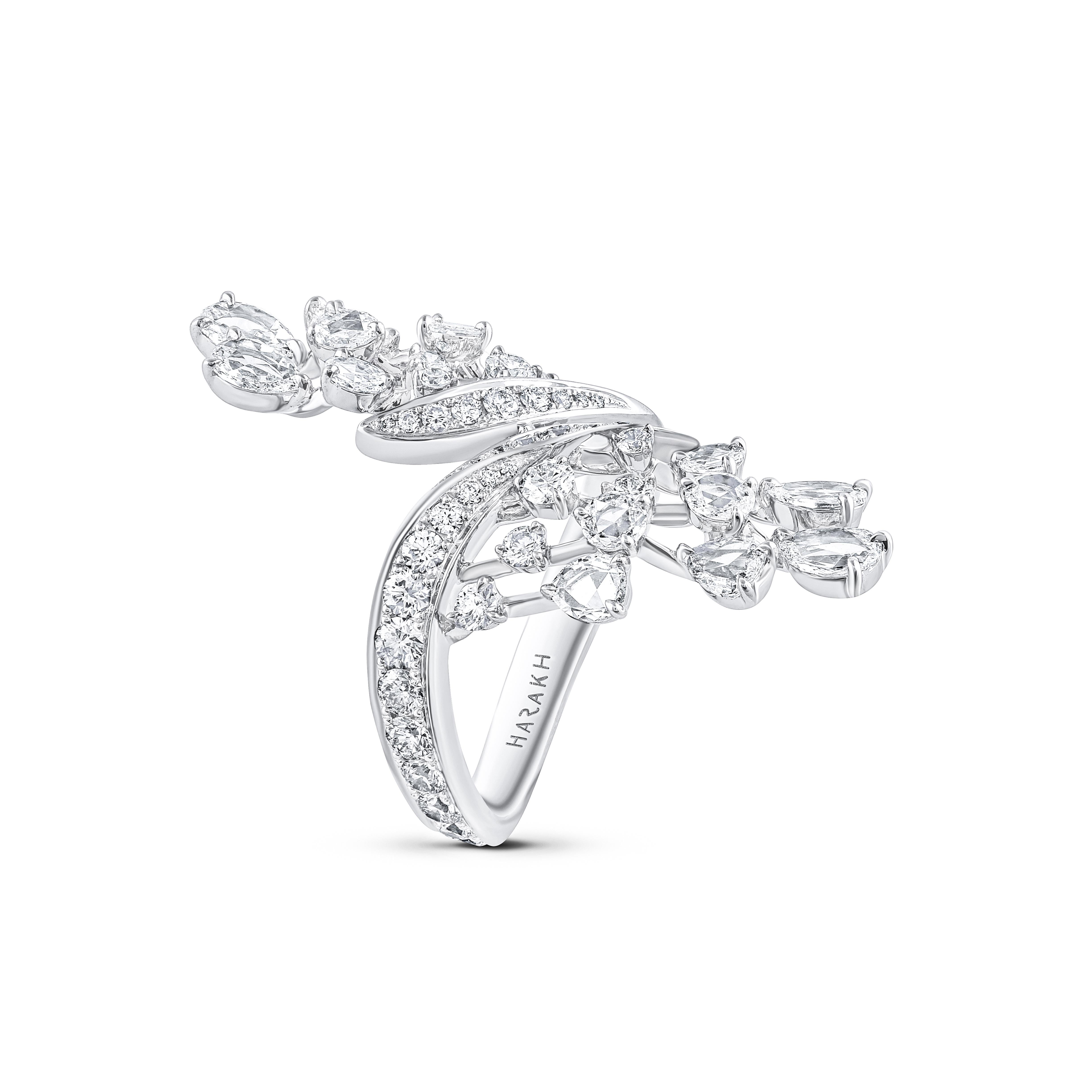 Ein wunderschönes Arrangement von Diamanten im Brillant- und Rosenschliff verbindet sich in diesem Ring, der Teil unserer Cascade-Kollektion ist. Besetzt mit 54 runden Brillanten, 6 runden Diamanten im Rosenschliff und 8 Birnen-Diamanten im