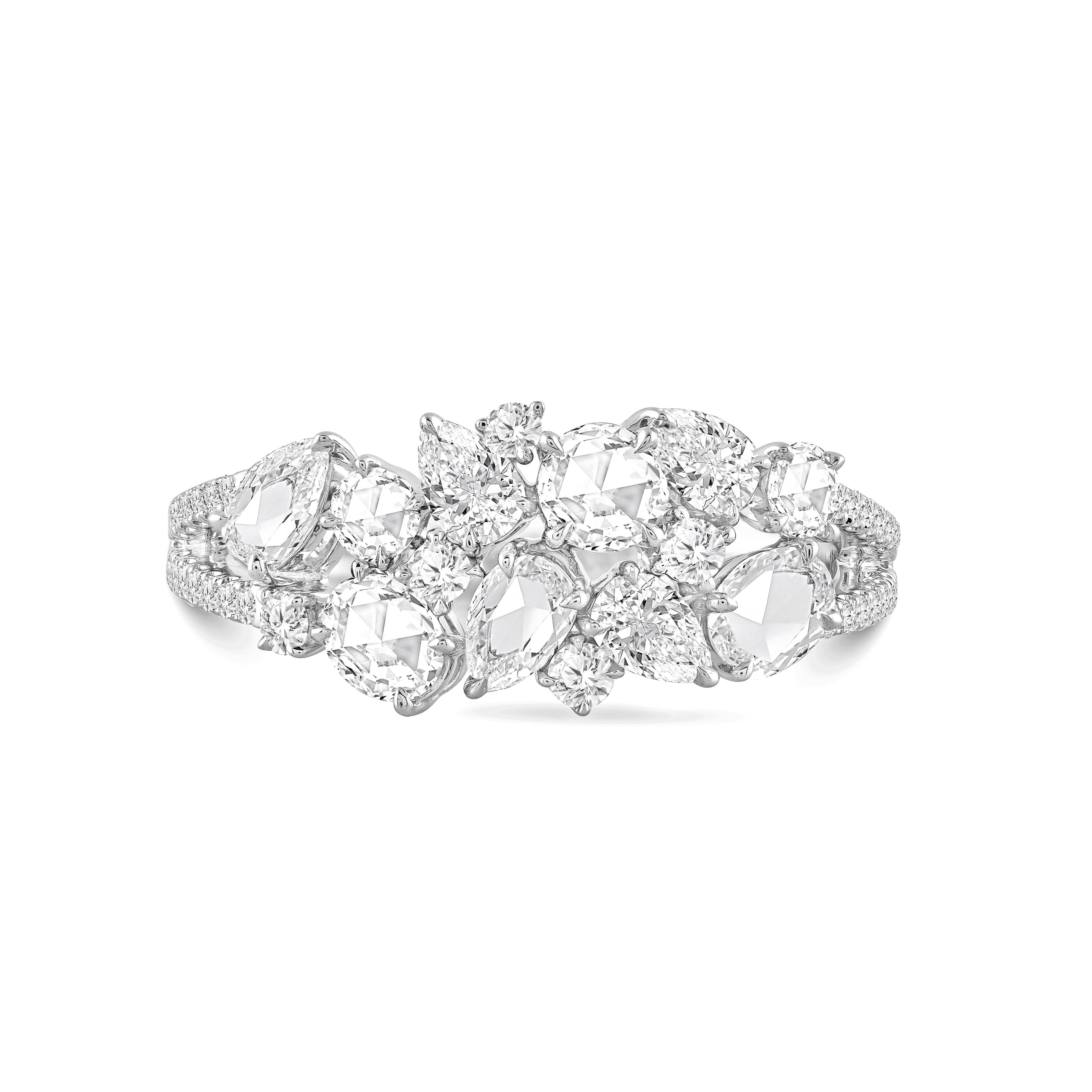 Ein wunderschönes Arrangement von Diamanten im Brillant- und Rosenschliff verbindet sich in diesem Ring, der Teil unserer Cascade-Kollektion ist. Besetzt mit 40 runden Brillanten, 3 Birnen, 3 ovalen Diamanten im Rosenschliff, 3 runden Diamanten im