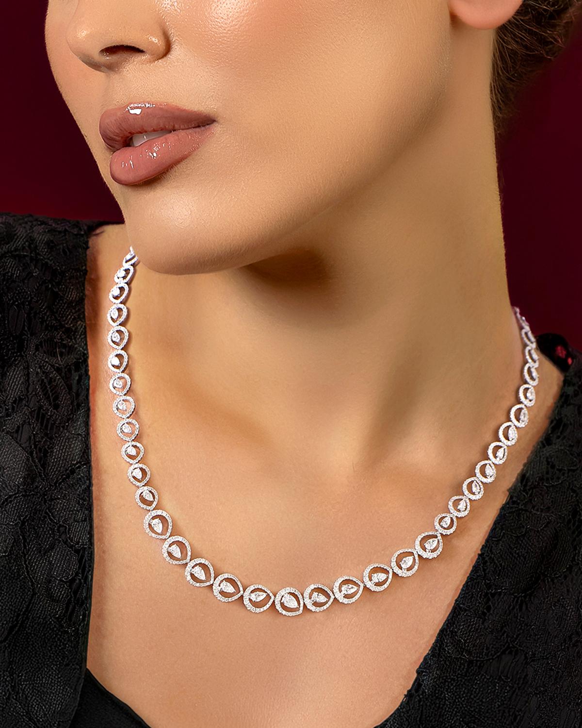 HARAKH 7 3/4 CT Natural Colorless Diamond Tennis Necklace in 18KT White Gold In New Condition For Sale In New York, NY