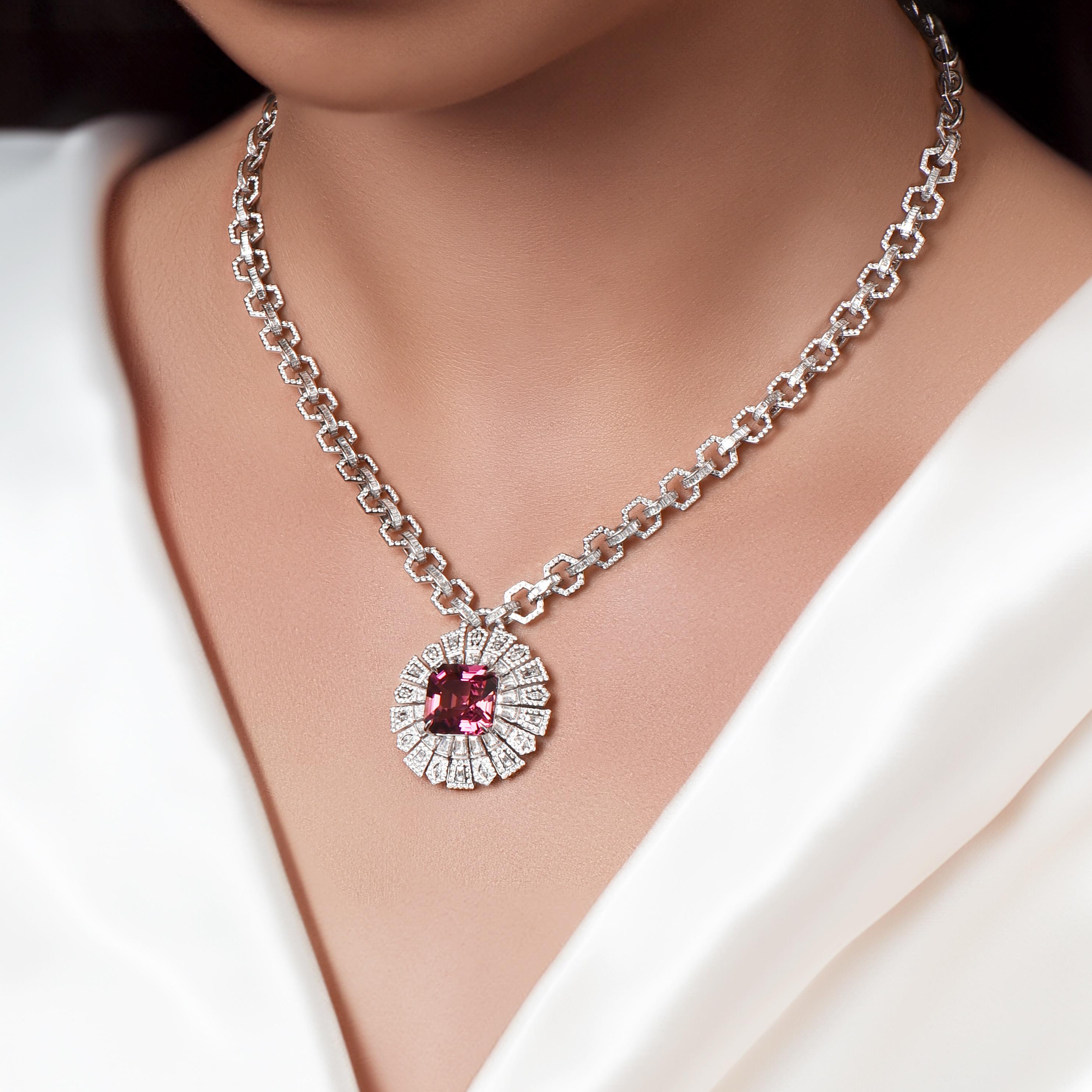 The myriad lanes of the pink city form a delightful web, where the key to navigation lies in tracing steps back to the center. This forms the inspiration for this high jewelry rubellite necklace with colorless baguette and brilliant diamonds.