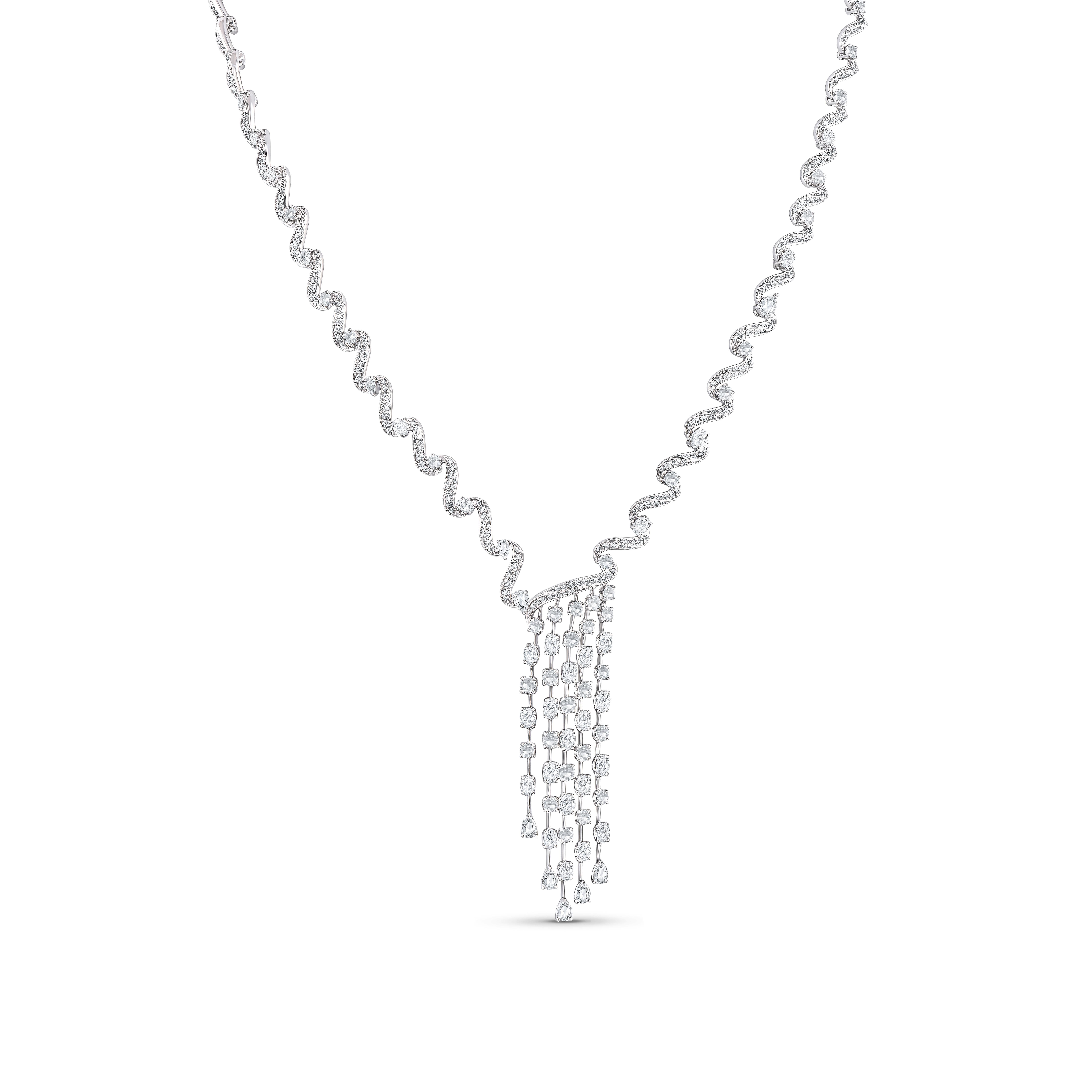 Ispirata alla gioia di vivere una cascata, questa elegante collana a stazione della Collection'S Cascade è tempestata da un bellissimo mix di diamanti taglio brillante e taglio rosa che gocciolano delicatamente.

Questa elegante collana di nappe